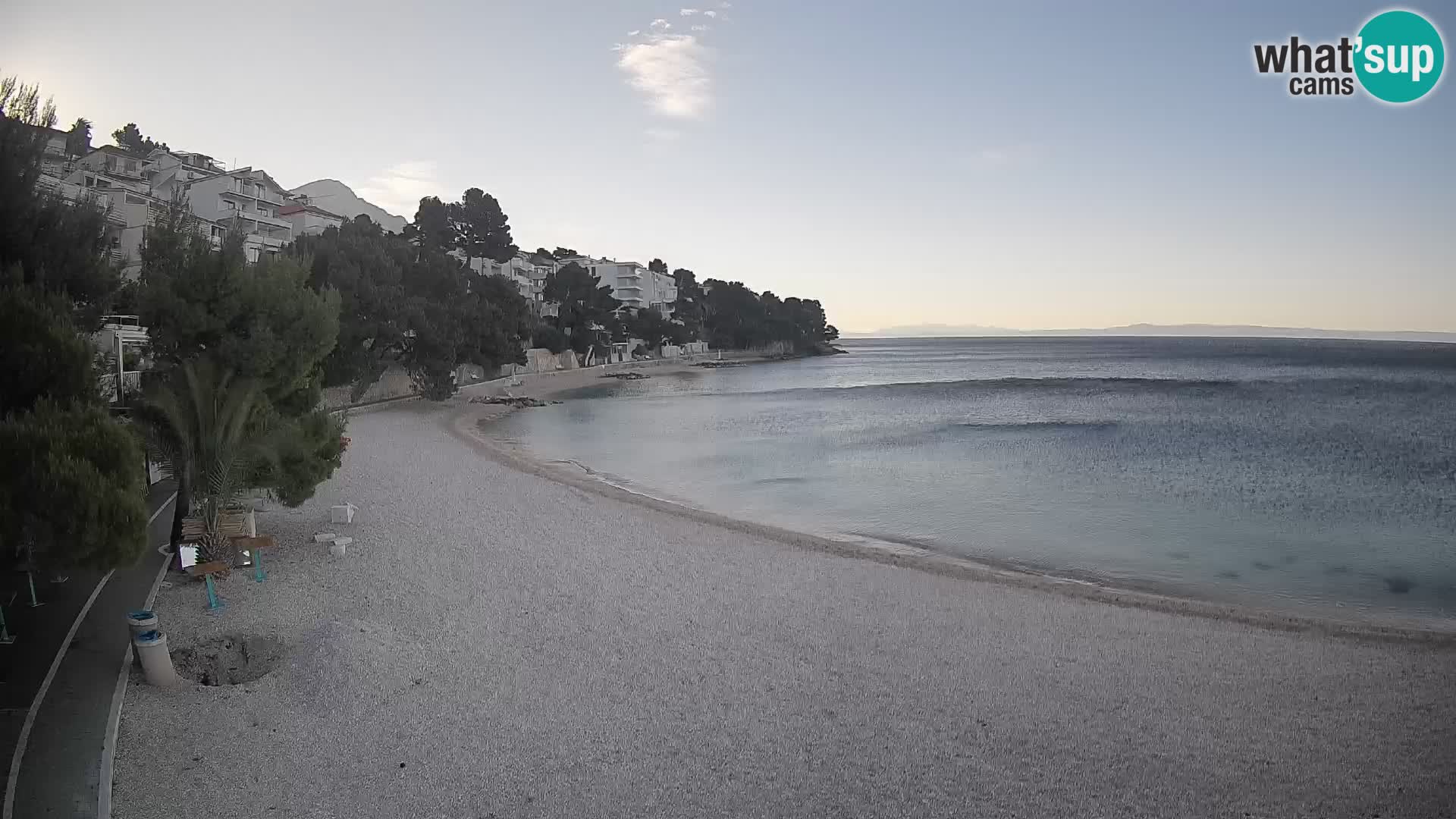 Web kamera Plaža Lučica Brela – Pogled uživo na jadransku obalu