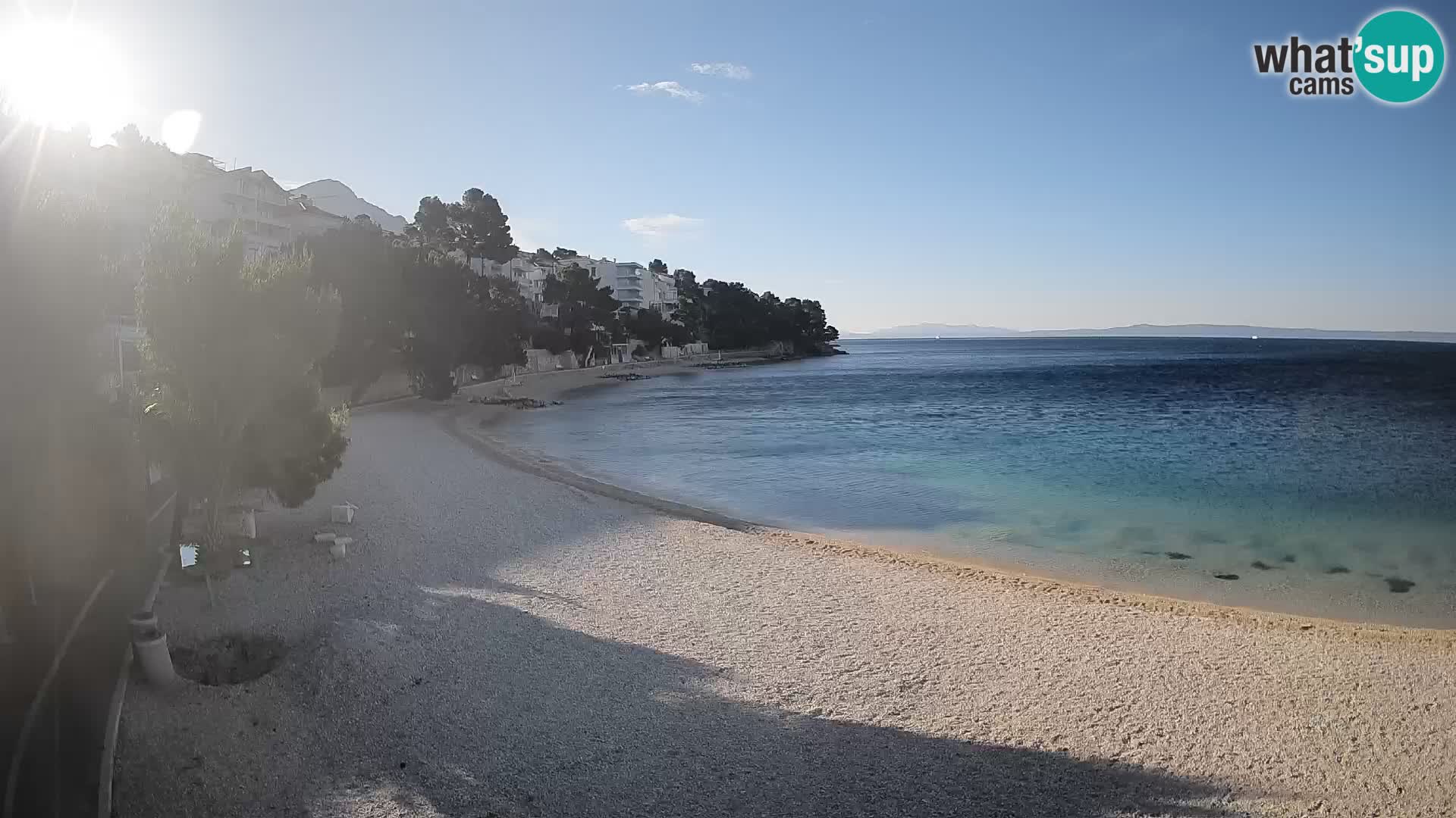 Web kamera Plaža Lučica Brela – Pogled uživo na jadransku obalu