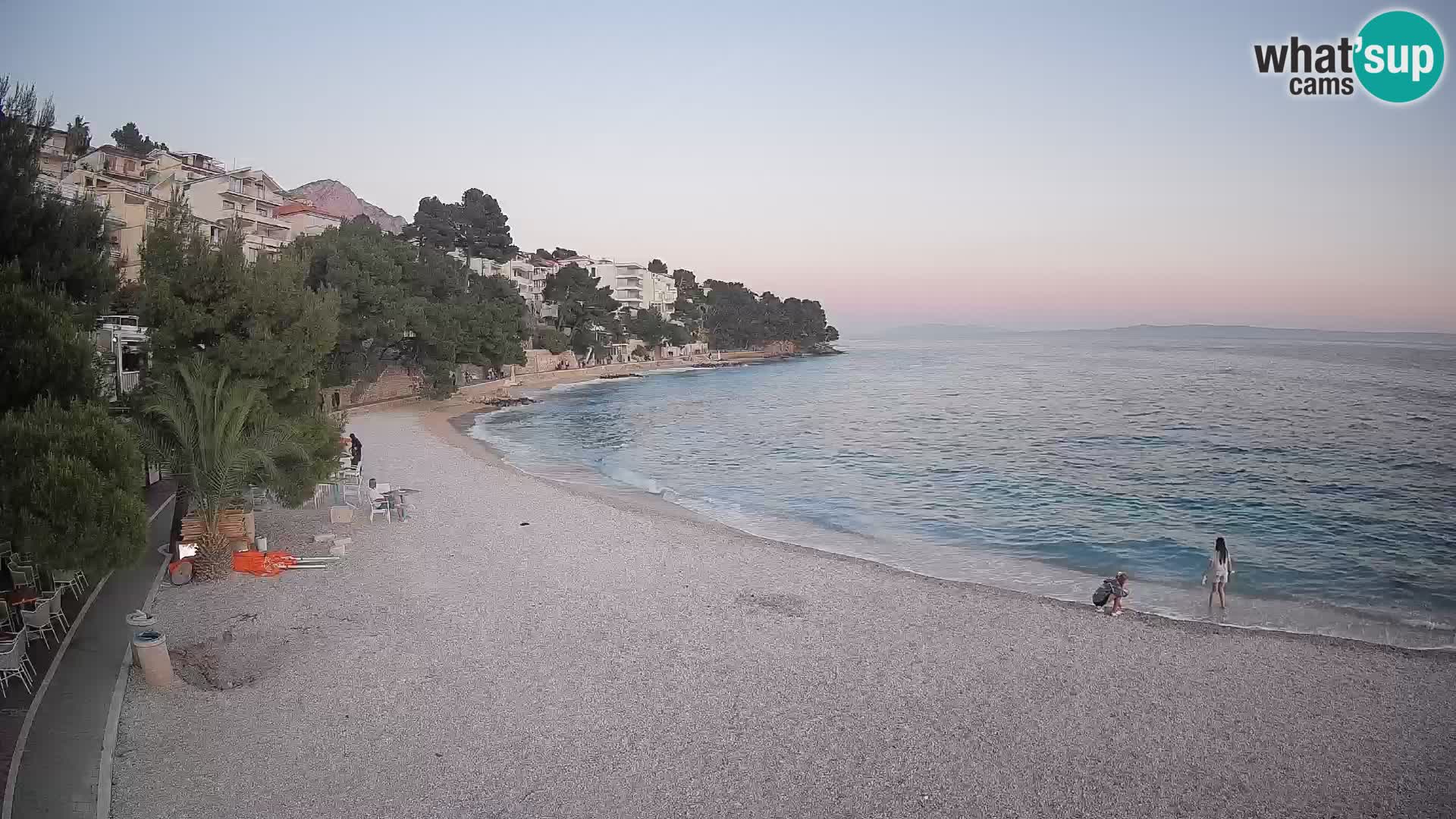 Web kamera Plaža Lučica Brela – Pogled uživo na jadransku obalu