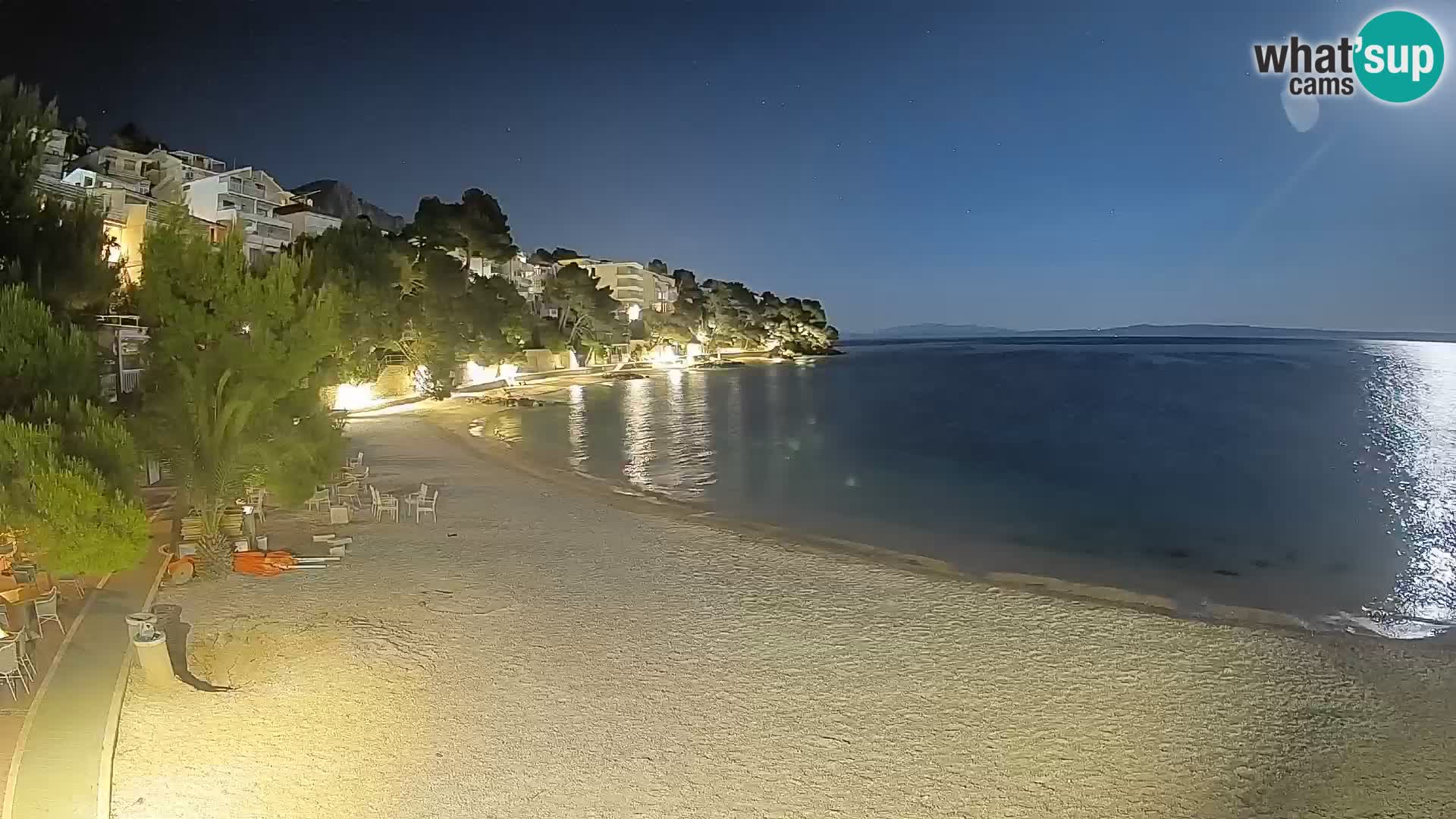 Spletna kamera Plaža Lučica Brela – Pogled v živo na Jadransko obalo