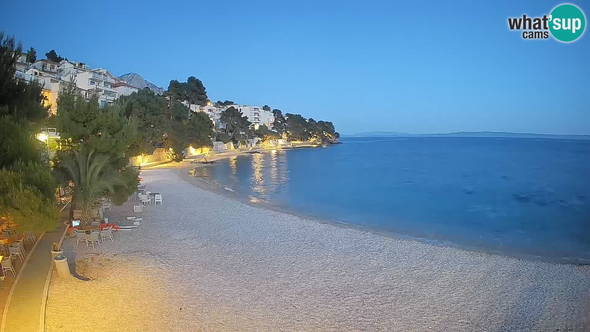 Web kamera Plaža Lučica Brela – Pogled uživo na jadransku obalu