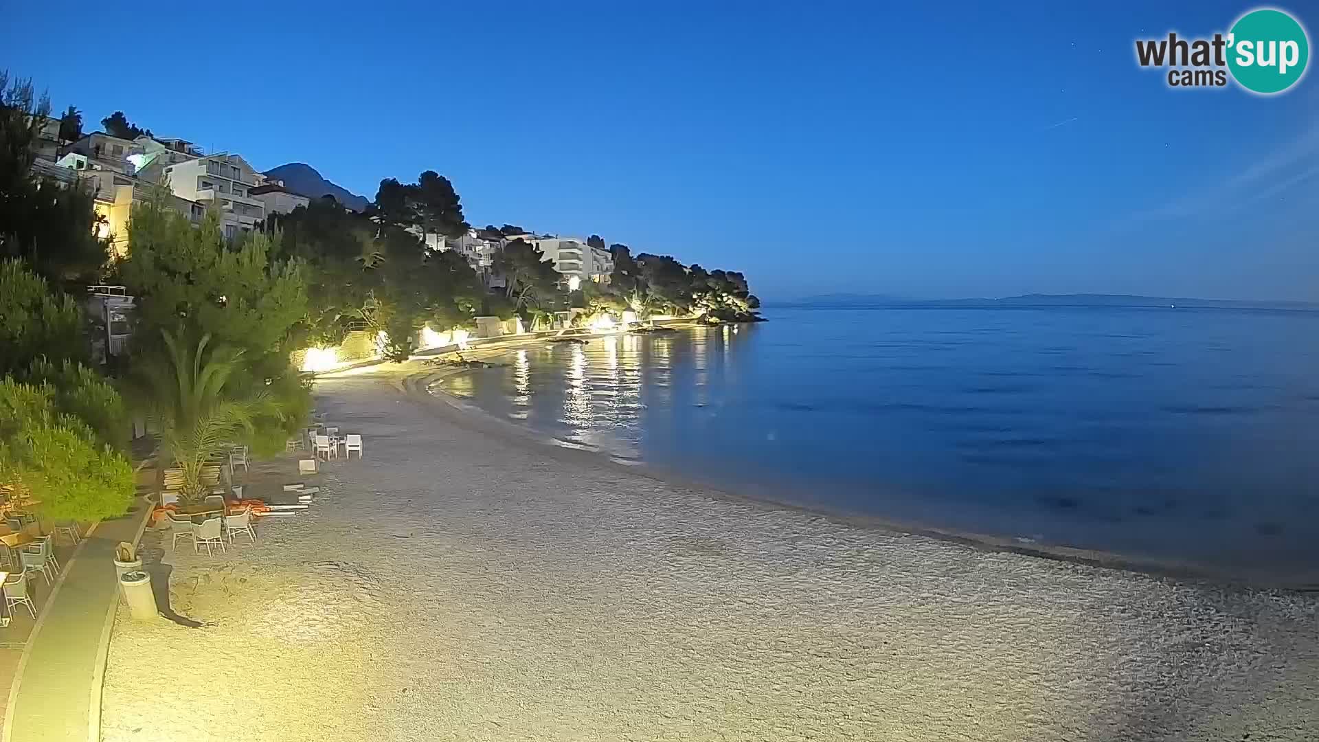 Web kamera Plaža Lučica Brela – Pogled uživo na jadransku obalu