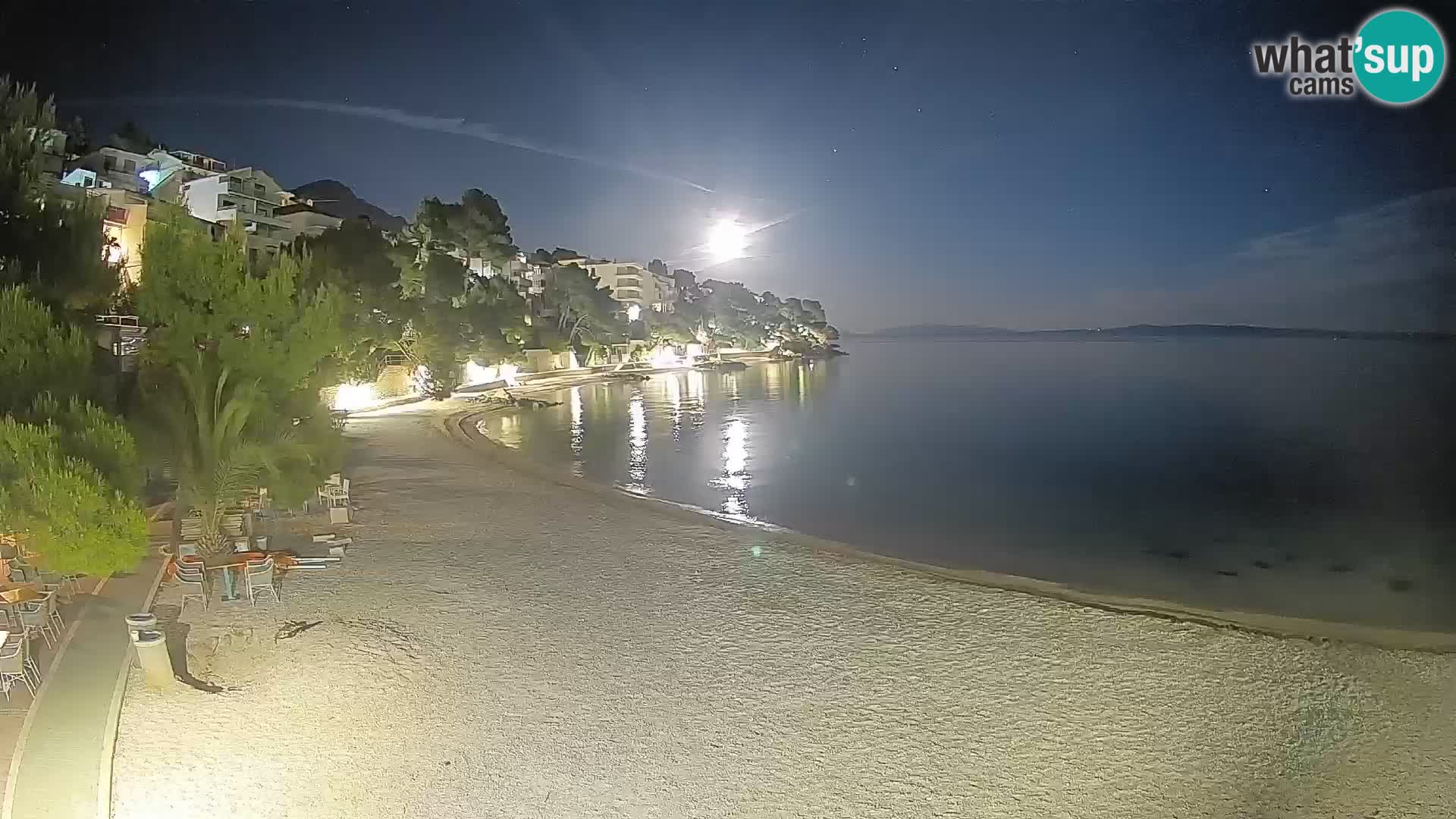 Web kamera Plaža Lučica Brela – Pogled uživo na jadransku obalu