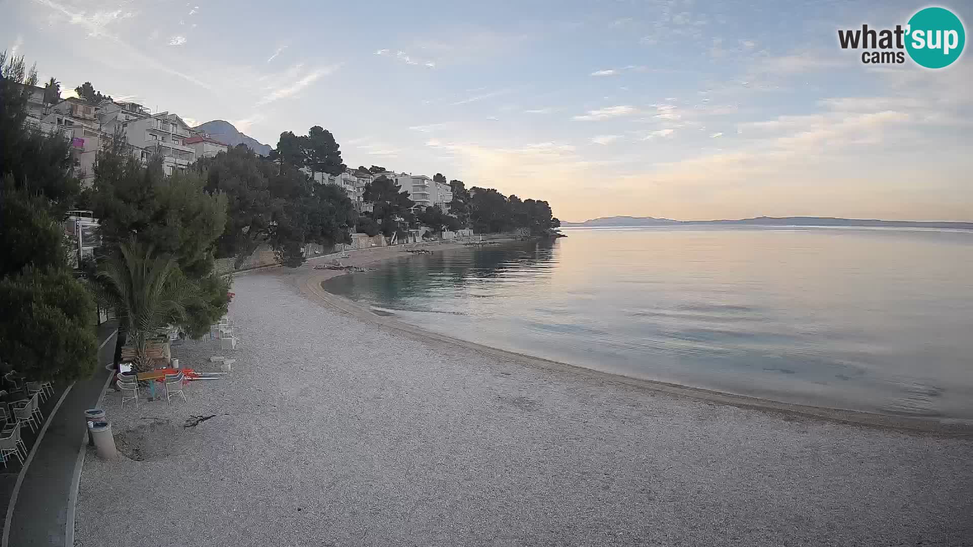 Spletna kamera Plaža Lučica Brela – Pogled v živo na Jadransko obalo