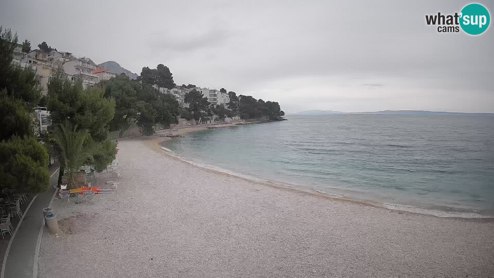 Web kamera Plaža Lučica Brela – Pogled uživo na jadransku obalu