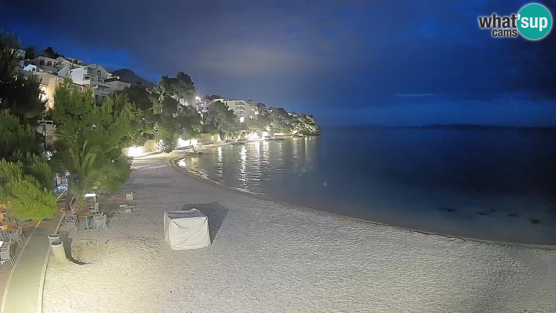 Web kamera Plaža Lučica Brela – Pogled uživo na jadransku obalu