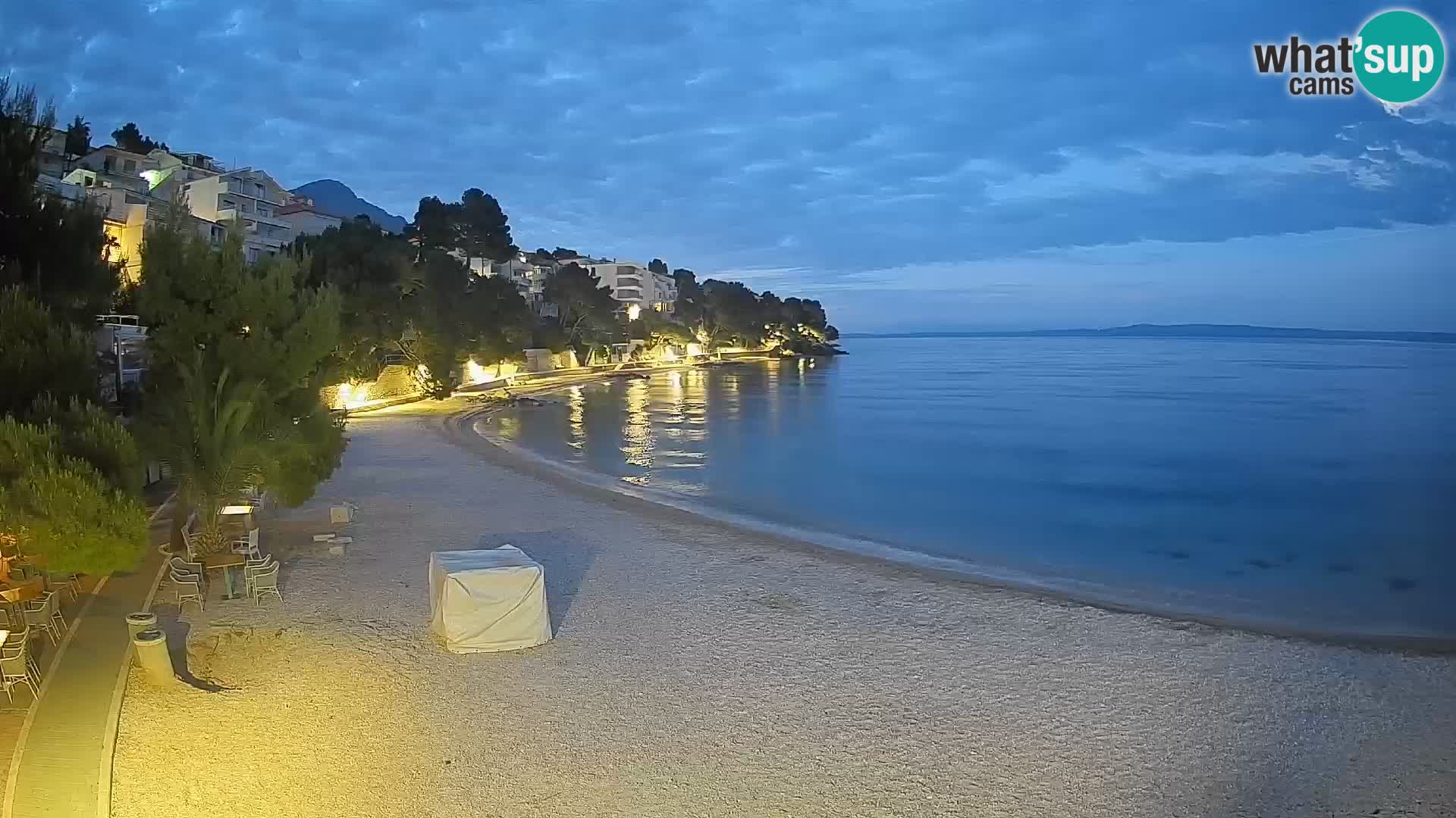 Web kamera Plaža Lučica Brela – Pogled uživo na jadransku obalu