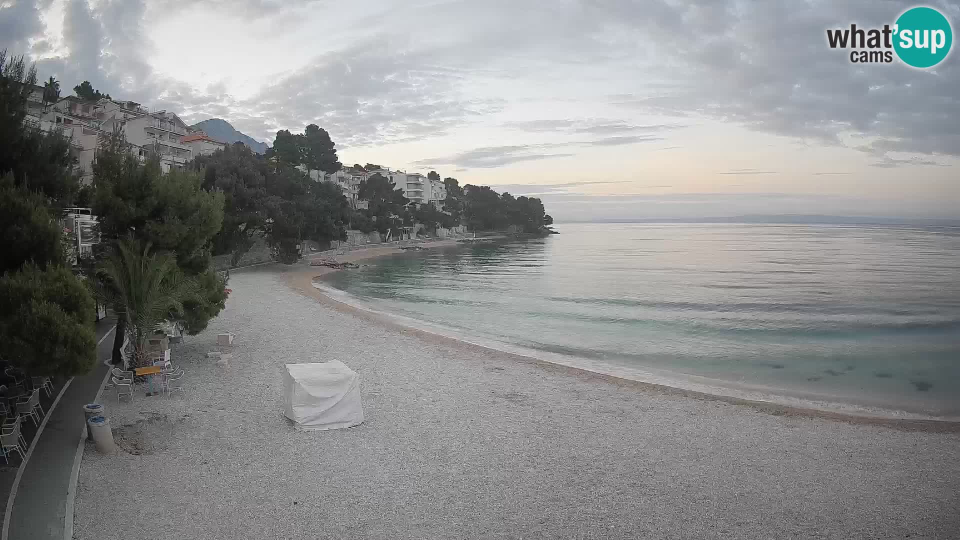 Spletna kamera Plaža Lučica Brela – Pogled v živo na Jadransko obalo
