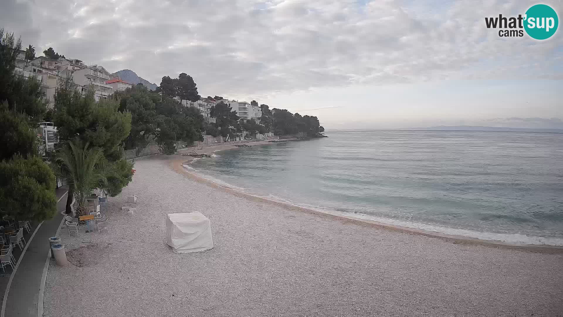 Web kamera Plaža Lučica Brela – Pogled uživo na jadransku obalu