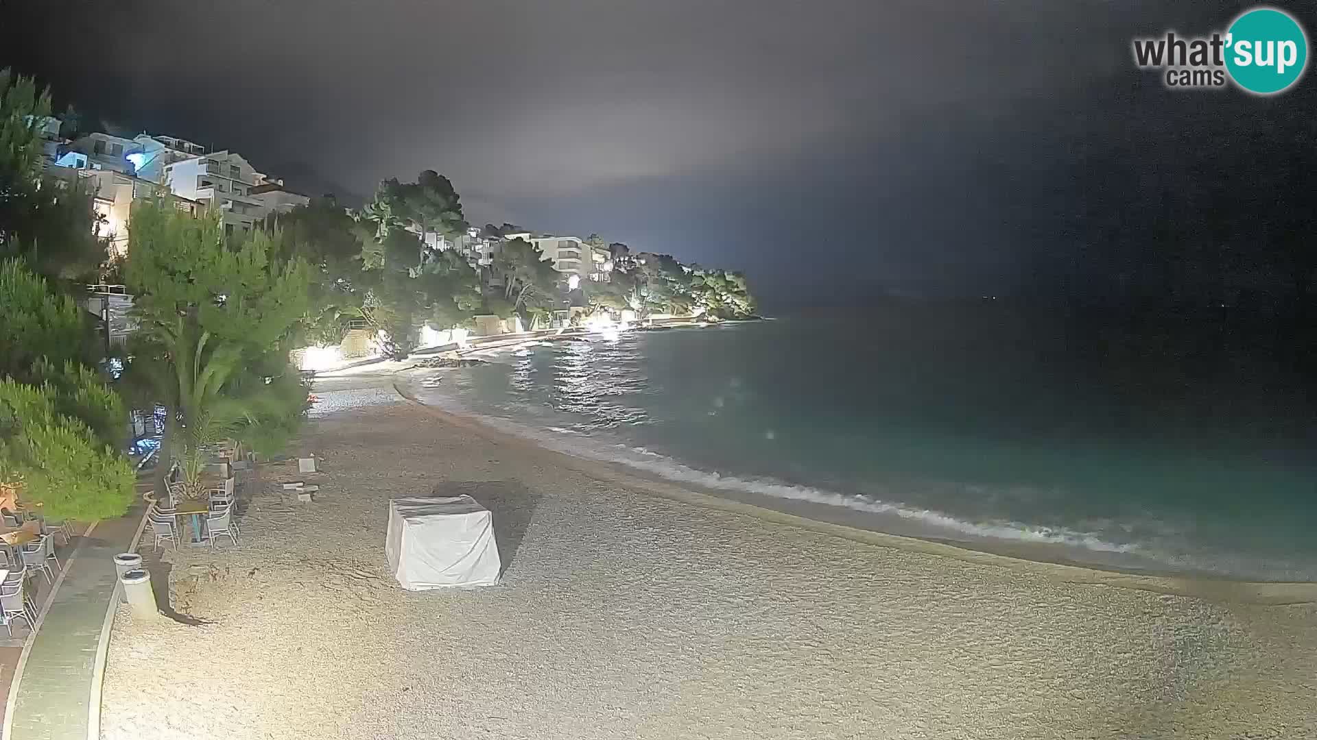 Web kamera Plaža Lučica Brela – Pogled uživo na jadransku obalu