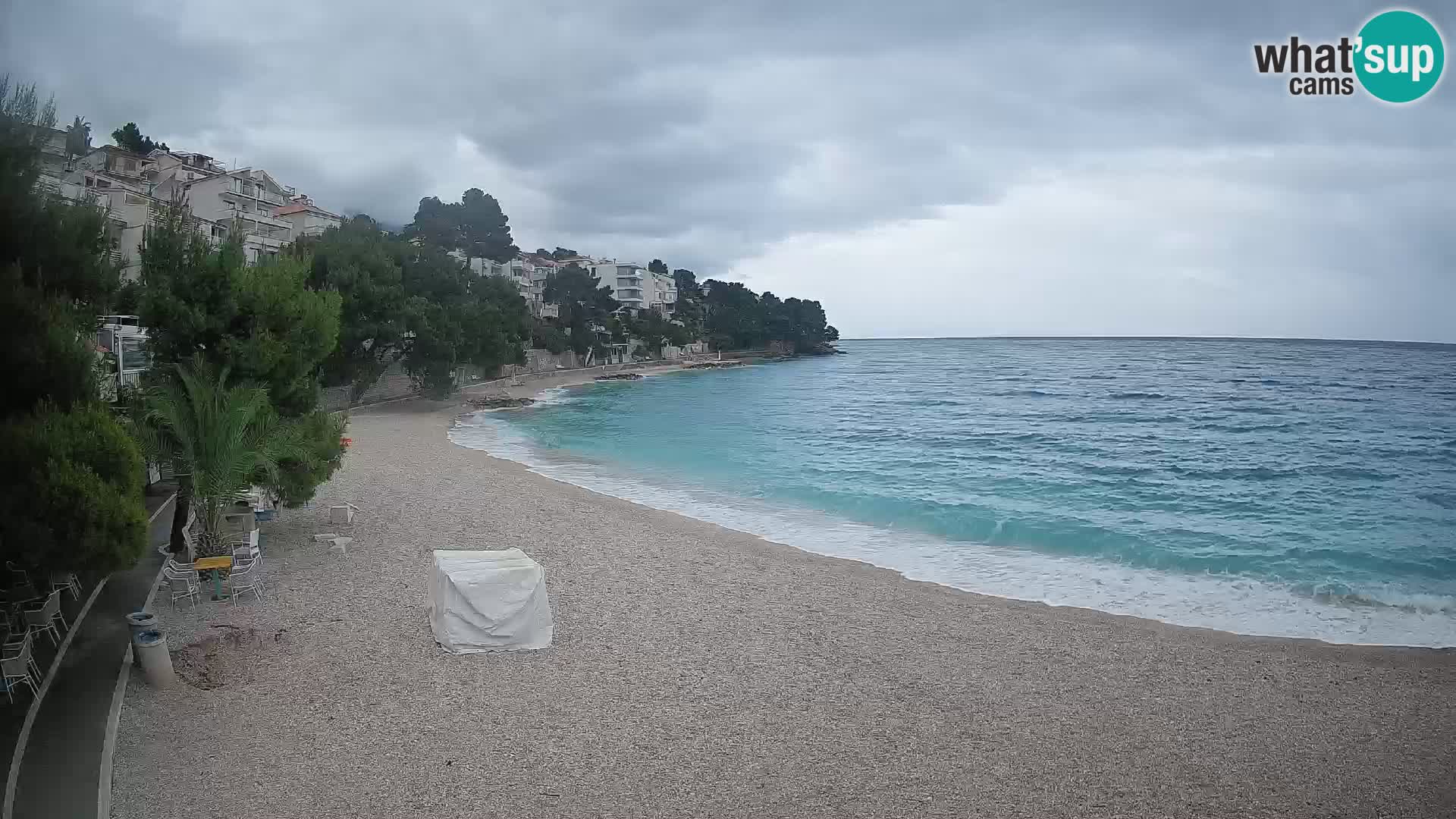 Web kamera Plaža Lučica Brela – Pogled uživo na jadransku obalu