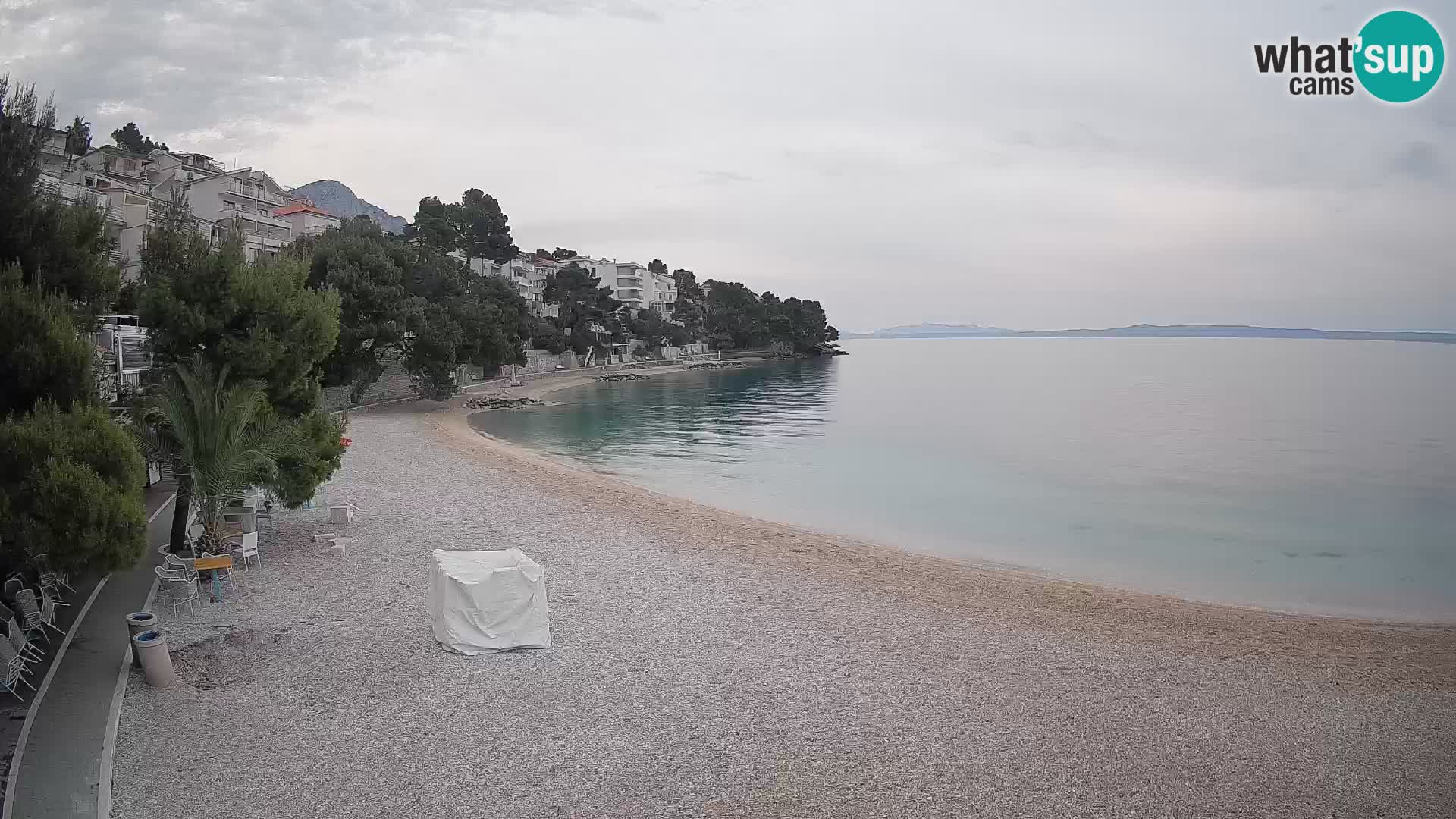 Spletna kamera Plaža Lučica Brela – Pogled v živo na Jadransko obalo