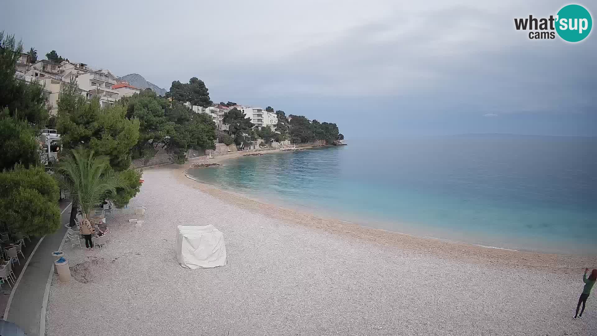 Web kamera Plaža Lučica Brela – Pogled uživo na jadransku obalu