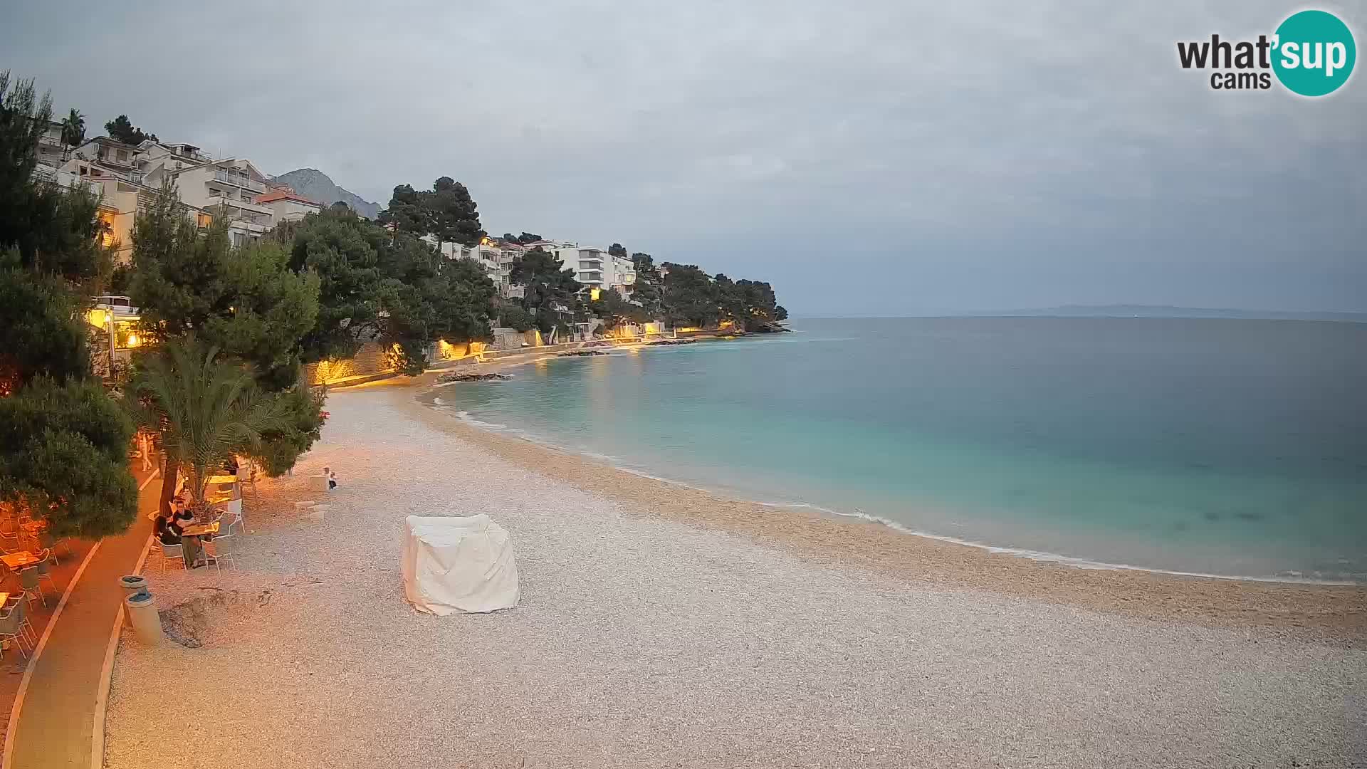 Spletna kamera Plaža Lučica Brela – Pogled v živo na Jadransko obalo