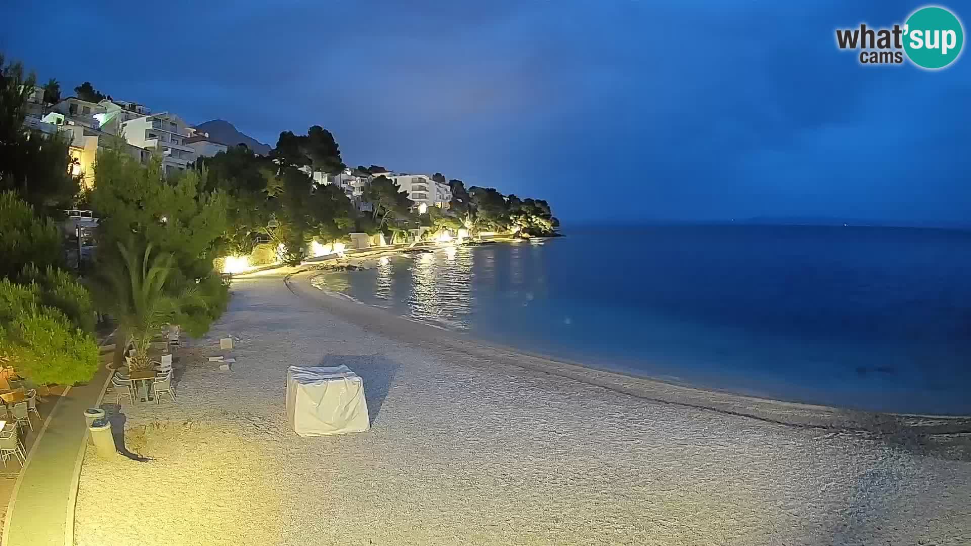 Web kamera Plaža Lučica Brela – Pogled uživo na jadransku obalu