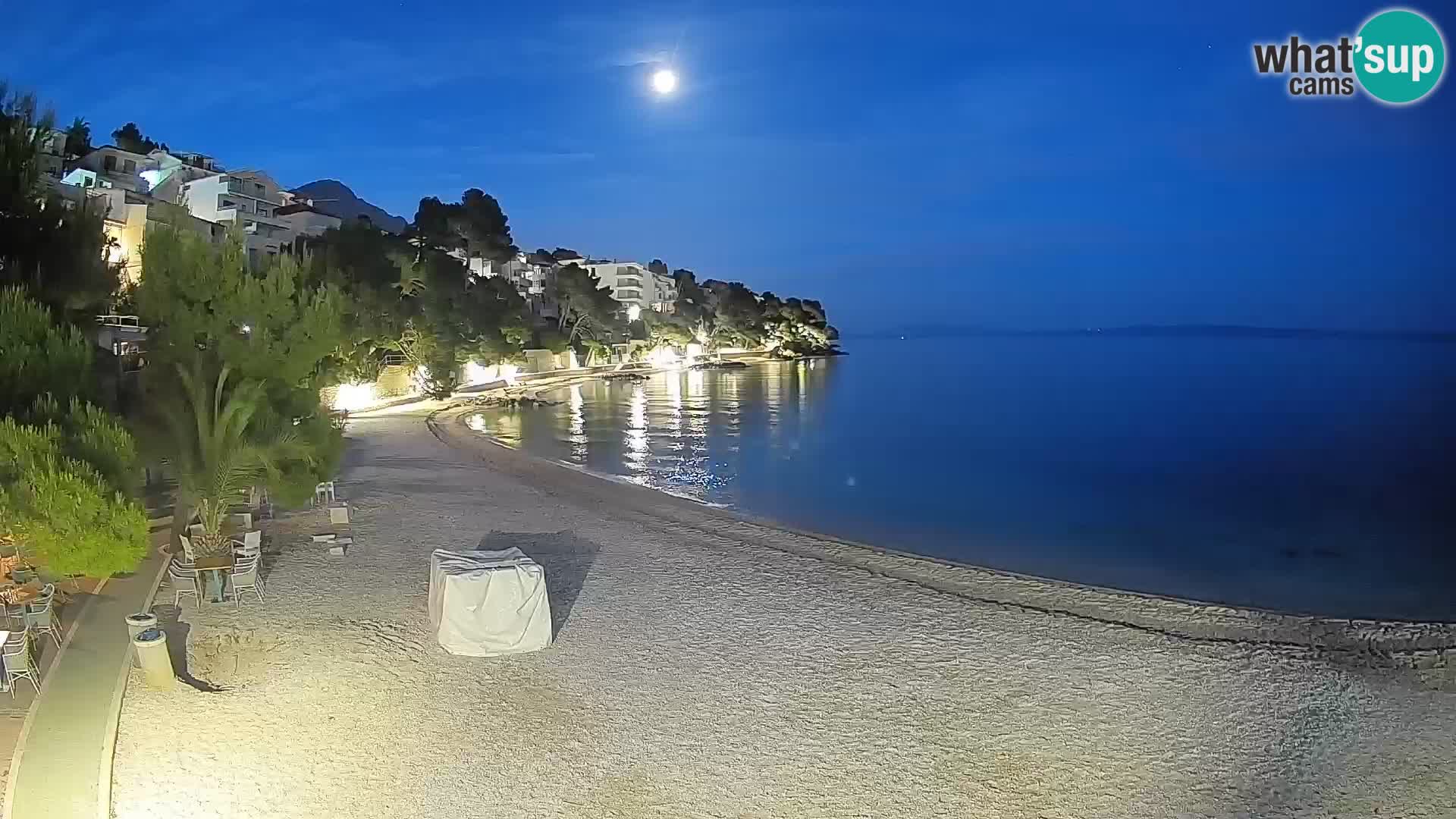 Web kamera Plaža Lučica Brela – Pogled uživo na jadransku obalu