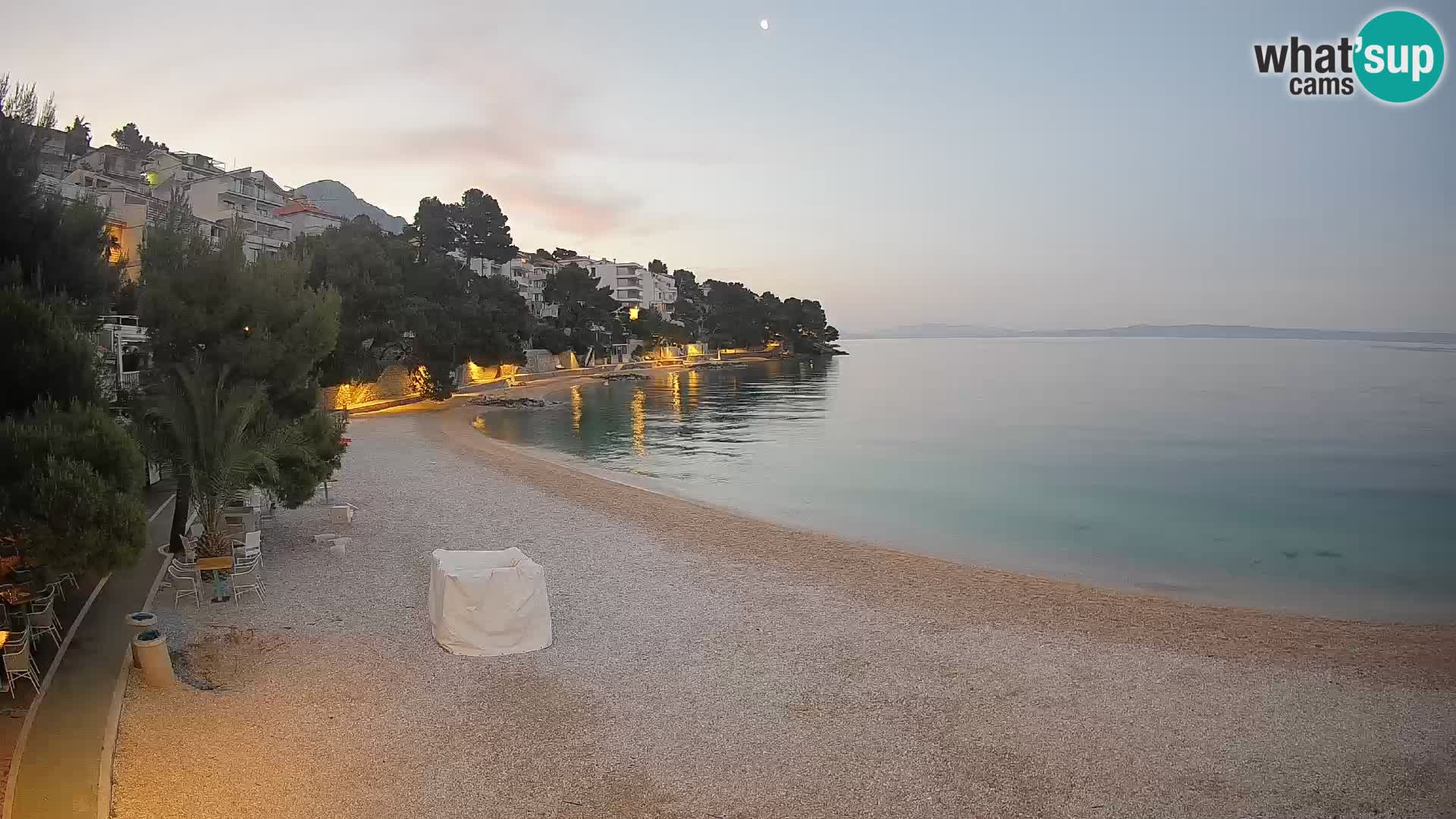 Spletna kamera Plaža Lučica Brela – Pogled v živo na Jadransko obalo