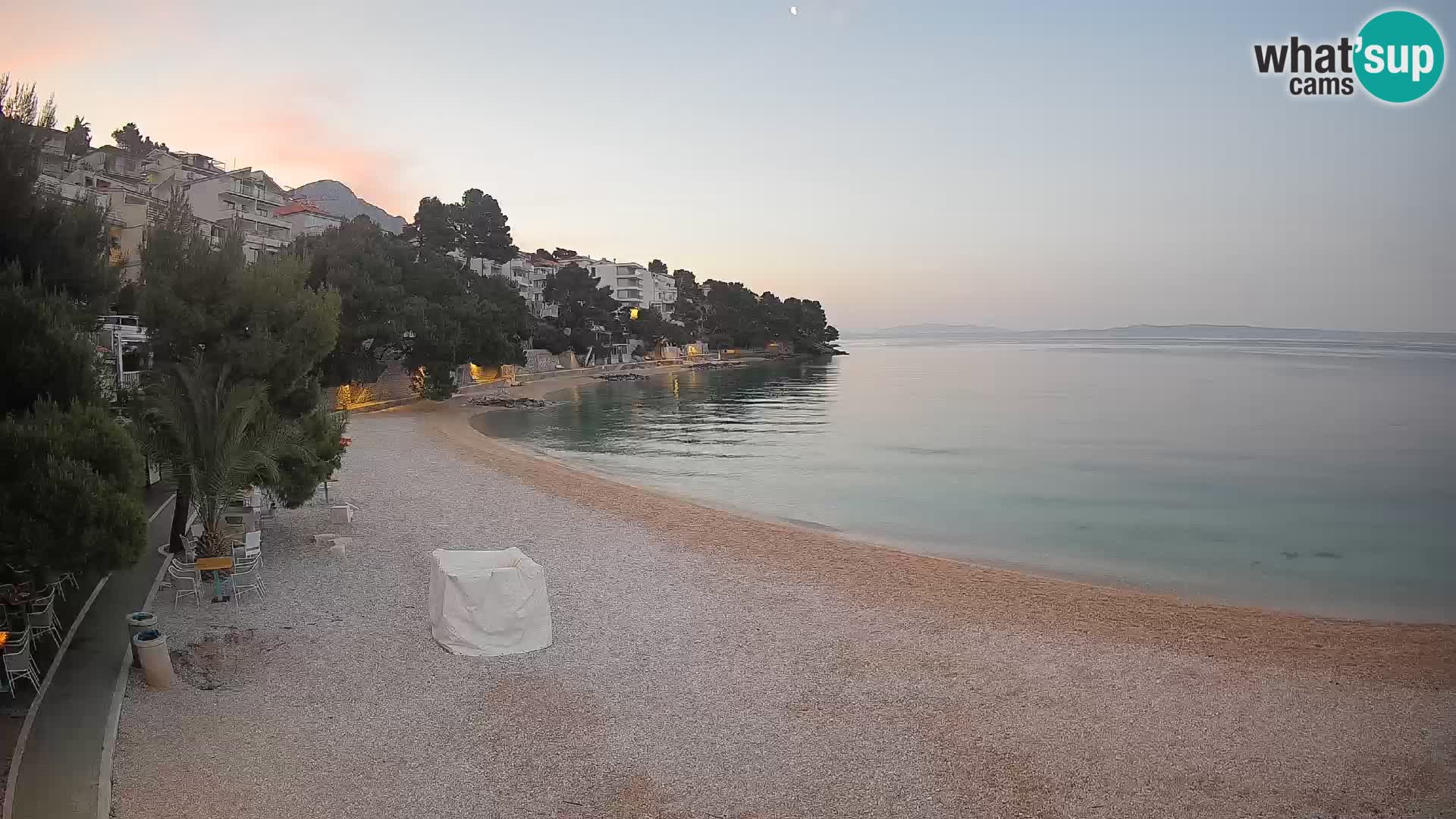 Web kamera Plaža Lučica Brela – Pogled uživo na jadransku obalu