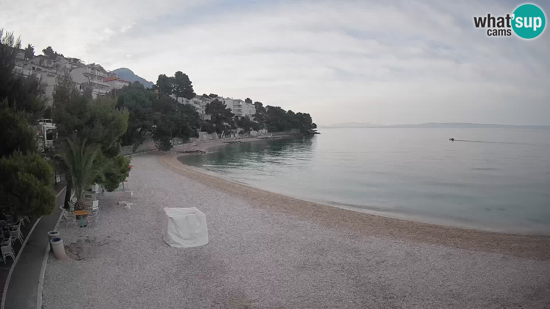 Web kamera Plaža Lučica Brela – Pogled uživo na jadransku obalu