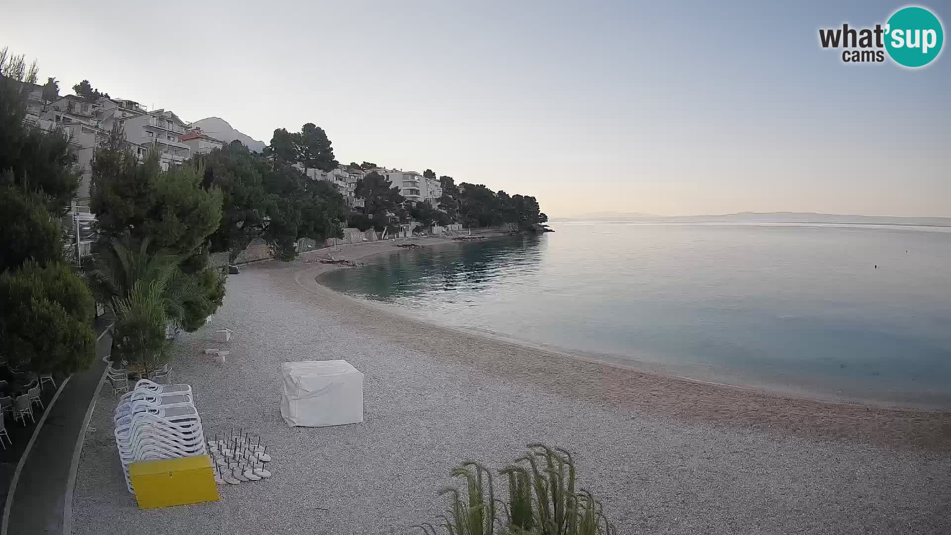 Spletna kamera Plaža Lučica Brela – Pogled v živo na Jadransko obalo
