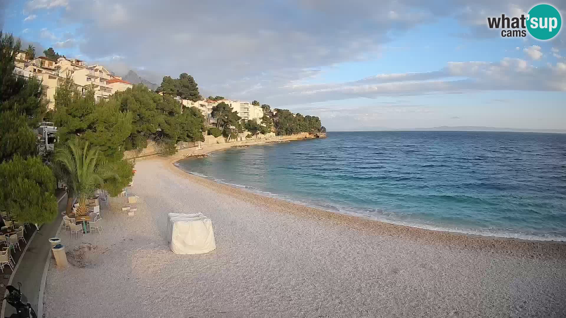 Spletna kamera Plaža Lučica Brela – Pogled v živo na Jadransko obalo