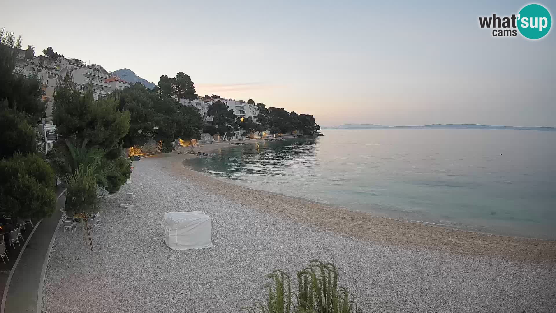 Web kamera Plaža Lučica Brela – Pogled uživo na jadransku obalu