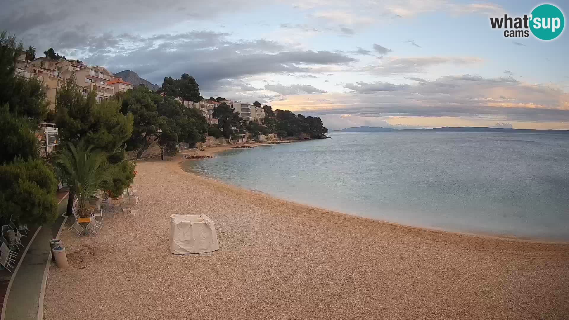 Spletna kamera Plaža Lučica Brela – Pogled v živo na Jadransko obalo