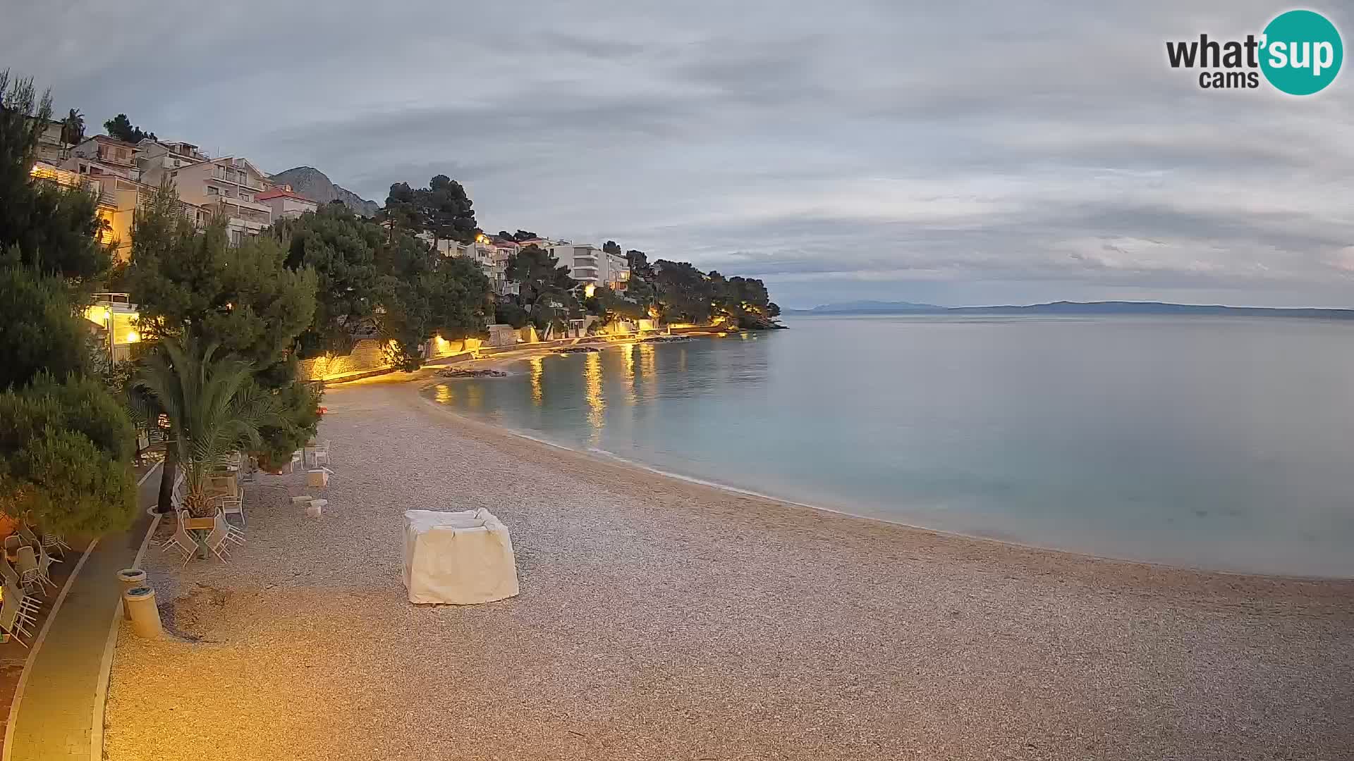 Spletna kamera Plaža Lučica Brela – Pogled v živo na Jadransko obalo