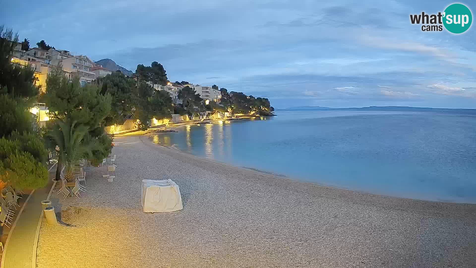 Spletna kamera Plaža Lučica Brela – Pogled v živo na Jadransko obalo