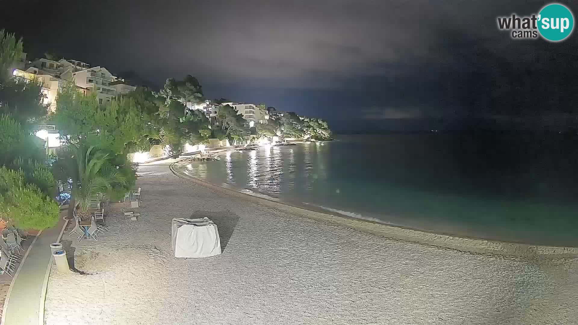 Web kamera Plaža Lučica Brela – Pogled uživo na jadransku obalu
