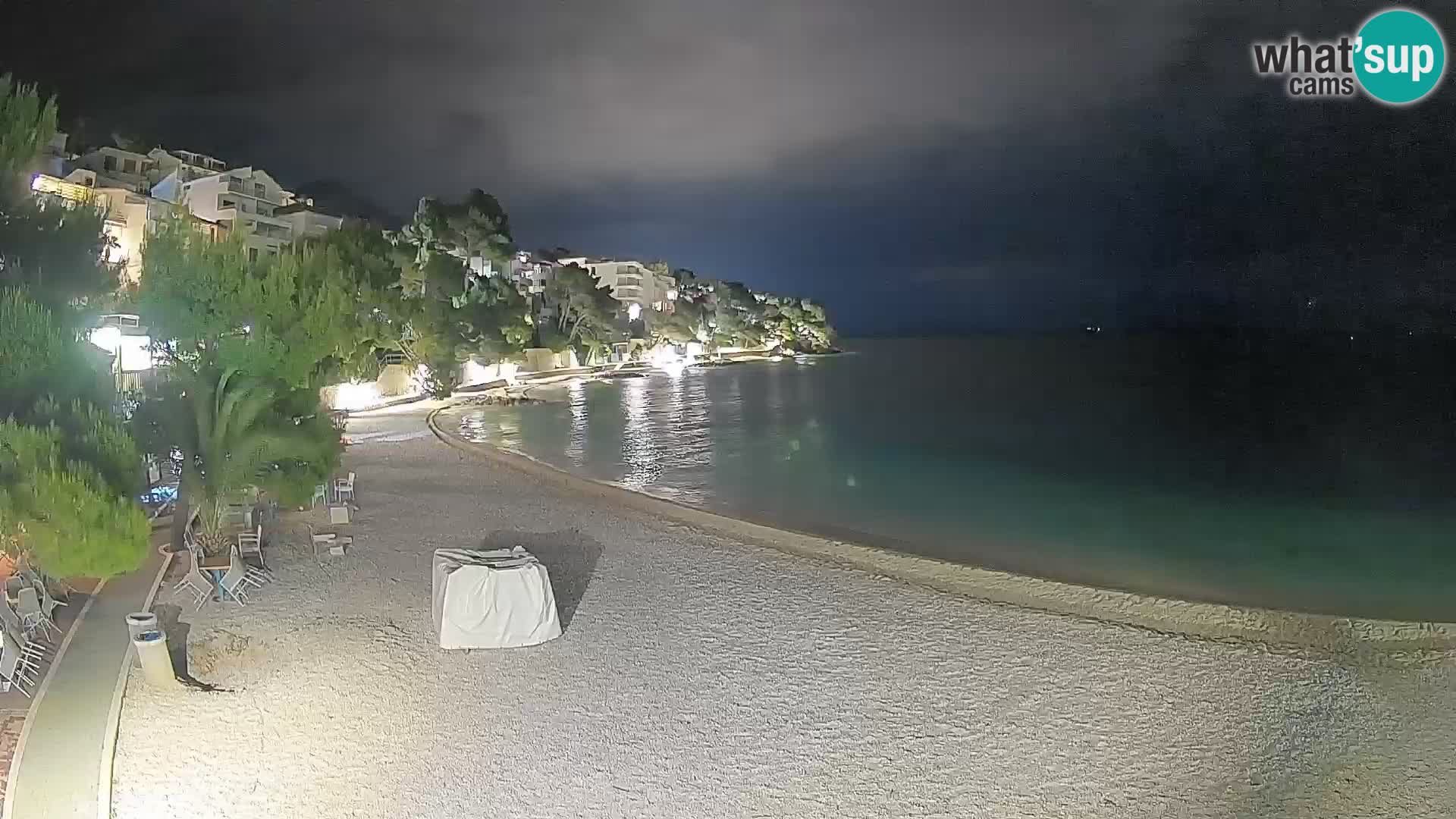 Web kamera Plaža Lučica Brela – Pogled uživo na jadransku obalu