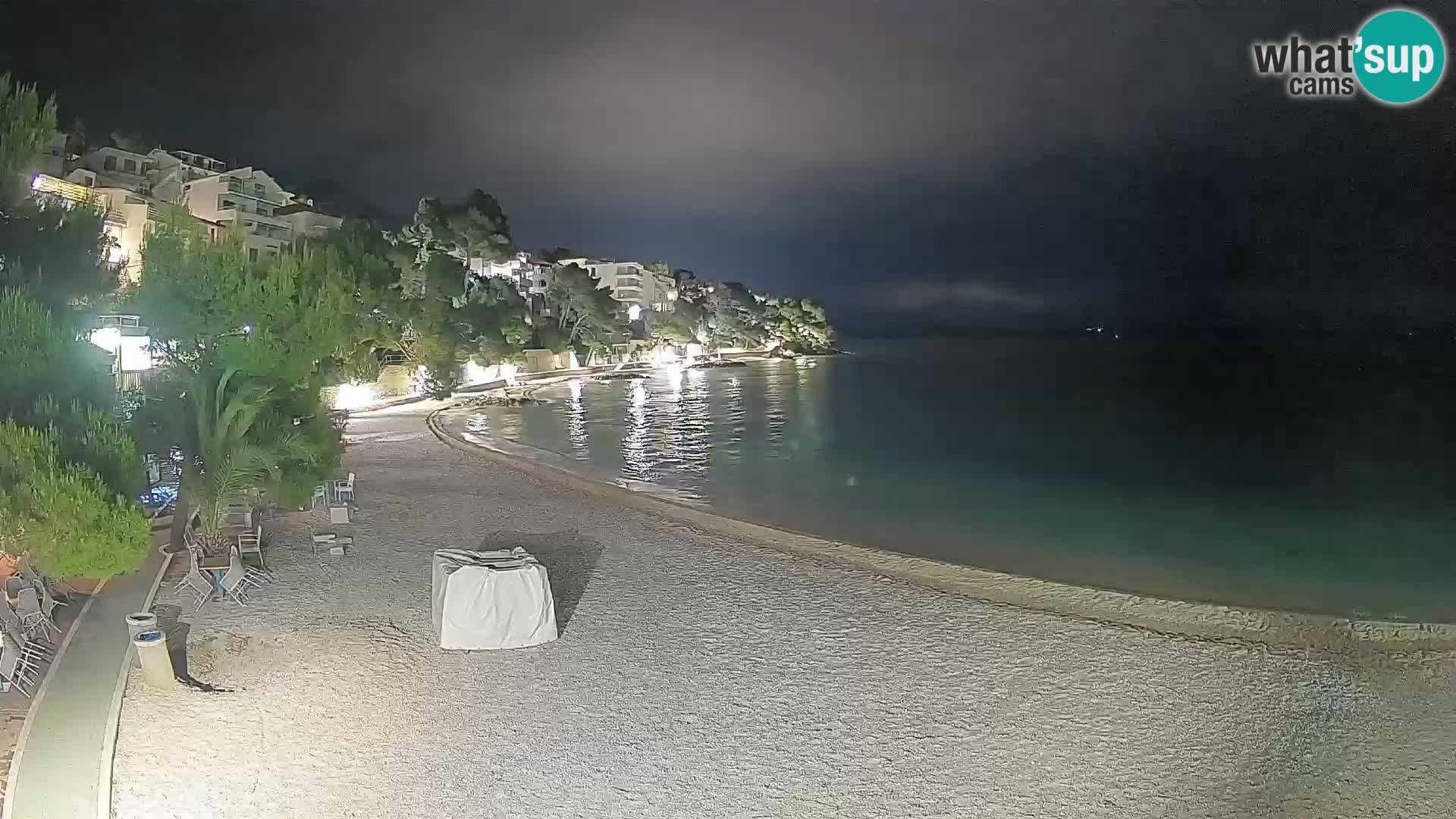 Web kamera Plaža Lučica Brela – Pogled uživo na jadransku obalu