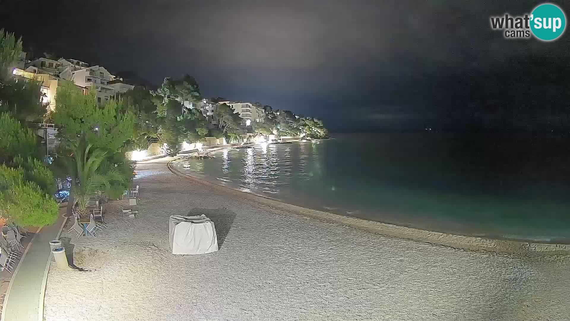Web kamera Plaža Lučica Brela – Pogled uživo na jadransku obalu