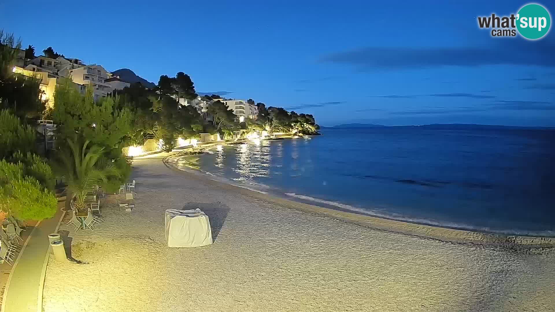 Web kamera Plaža Lučica Brela – Pogled uživo na jadransku obalu