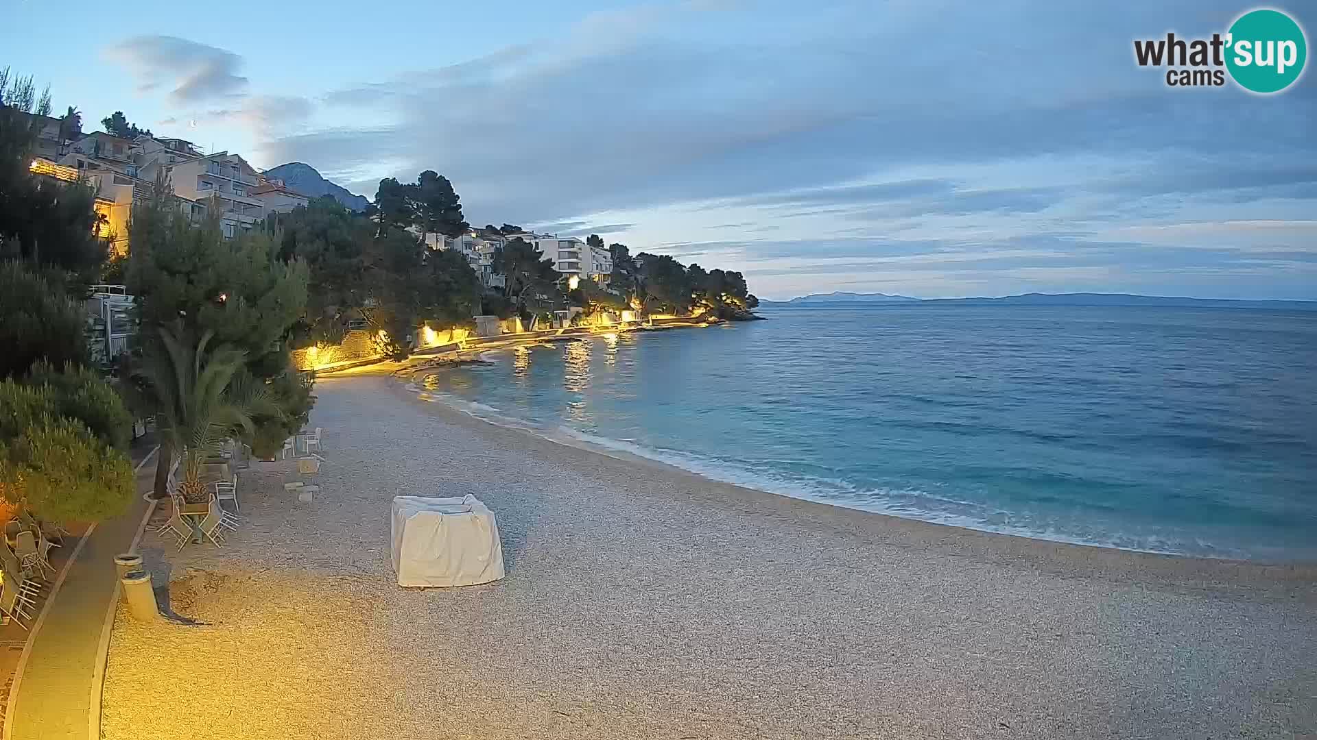 Web kamera Plaža Lučica Brela – Pogled uživo na jadransku obalu