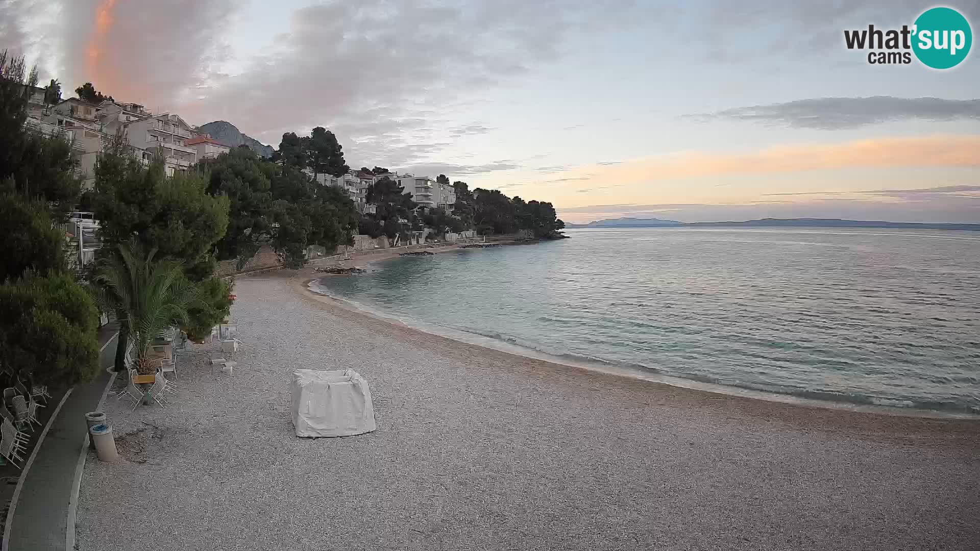 Web kamera Plaža Lučica Brela – Pogled uživo na jadransku obalu