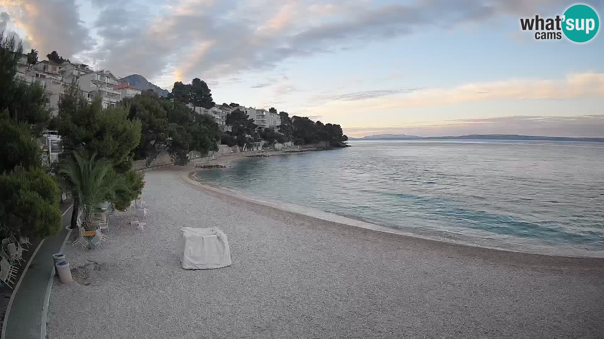 Web kamera Plaža Lučica Brela – Pogled uživo na jadransku obalu