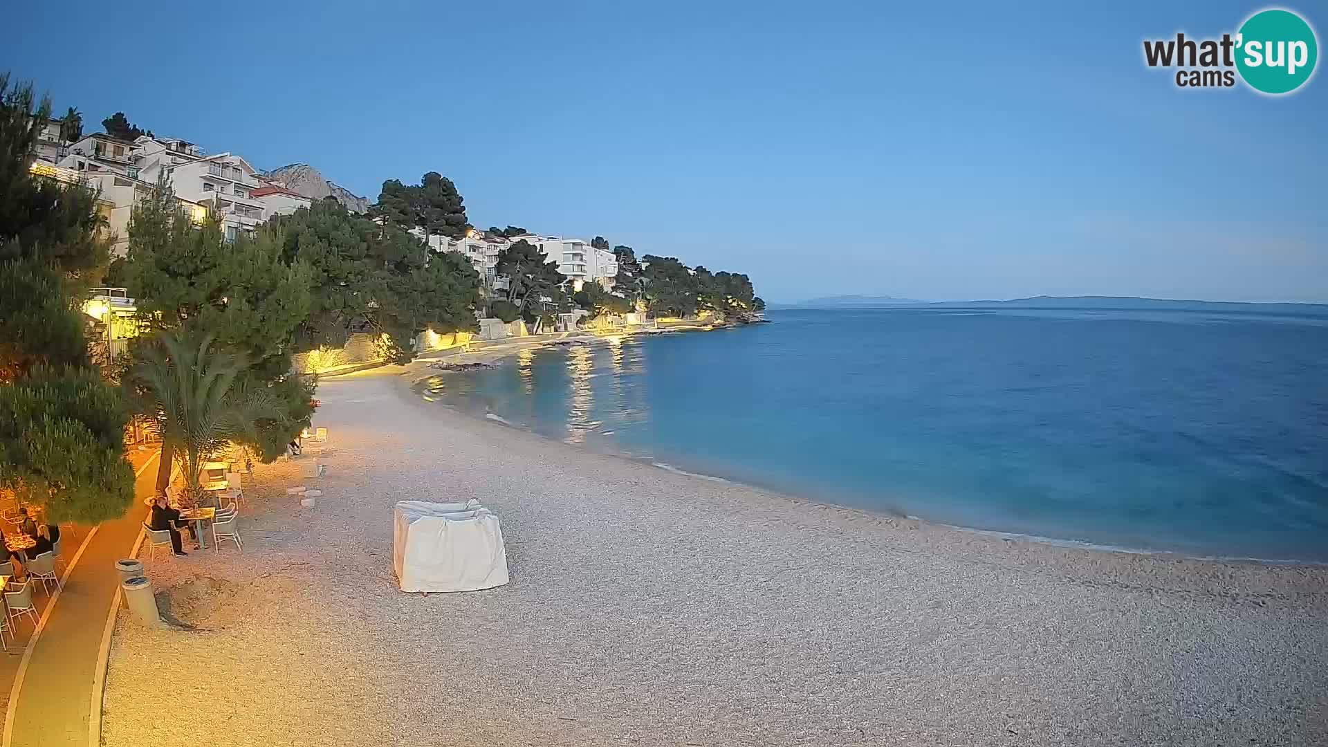 Spletna kamera Plaža Lučica Brela – Pogled v živo na Jadransko obalo