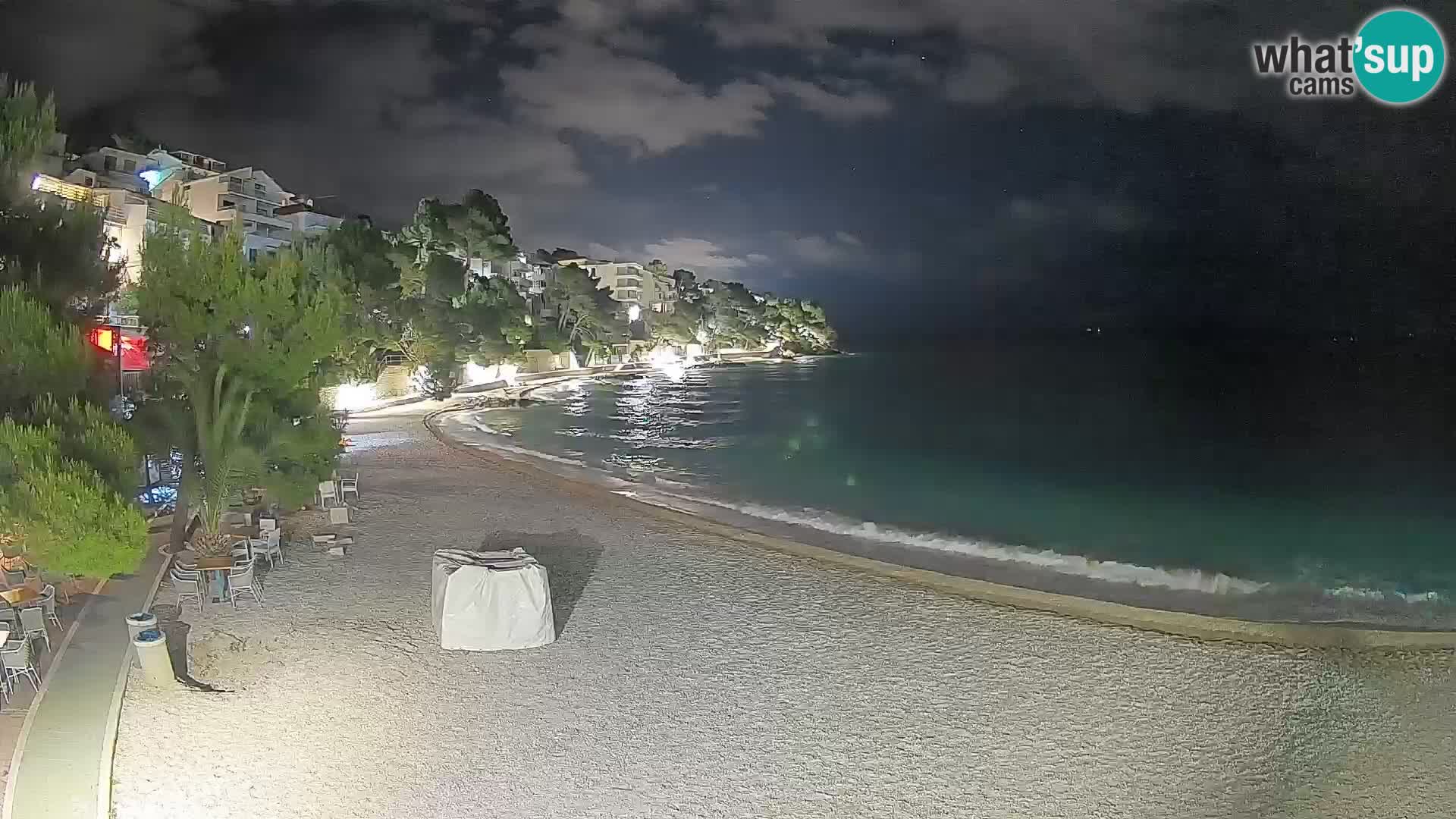 Web kamera Plaža Lučica Brela – Pogled uživo na jadransku obalu