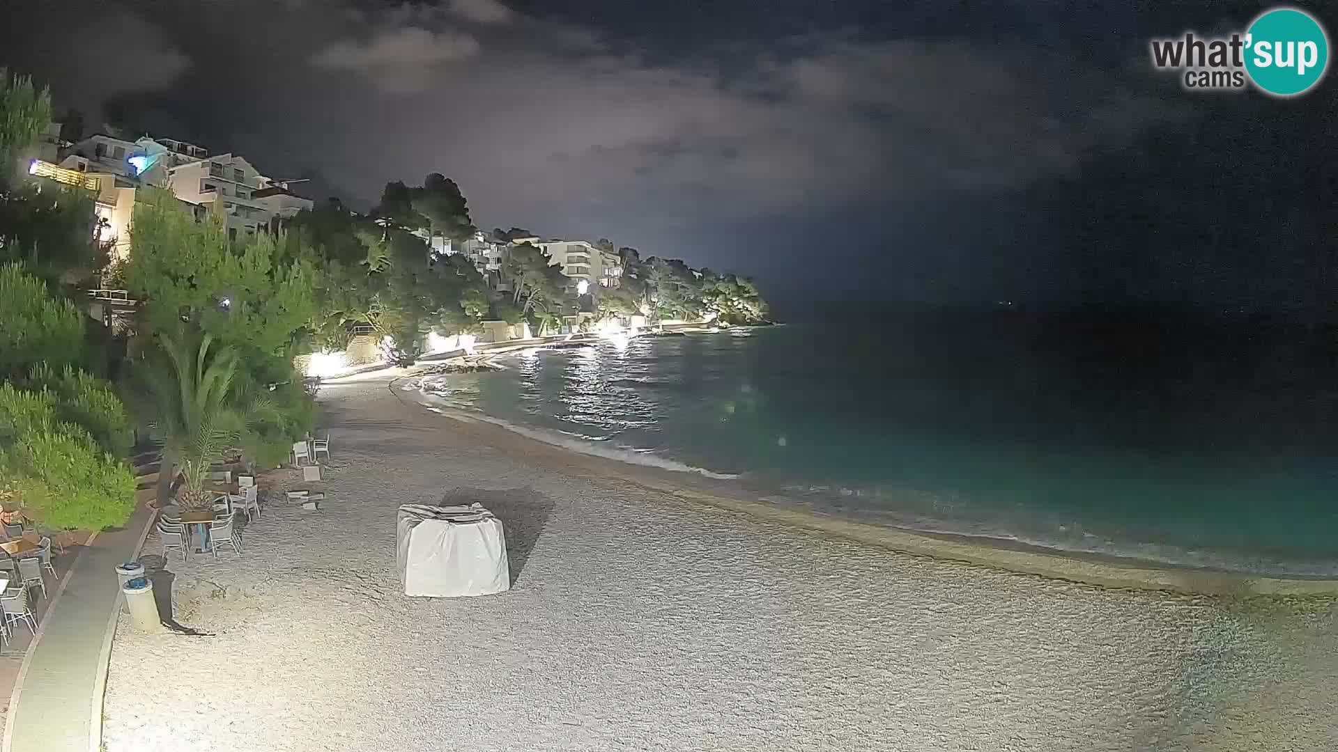 Web kamera Plaža Lučica Brela – Pogled uživo na jadransku obalu