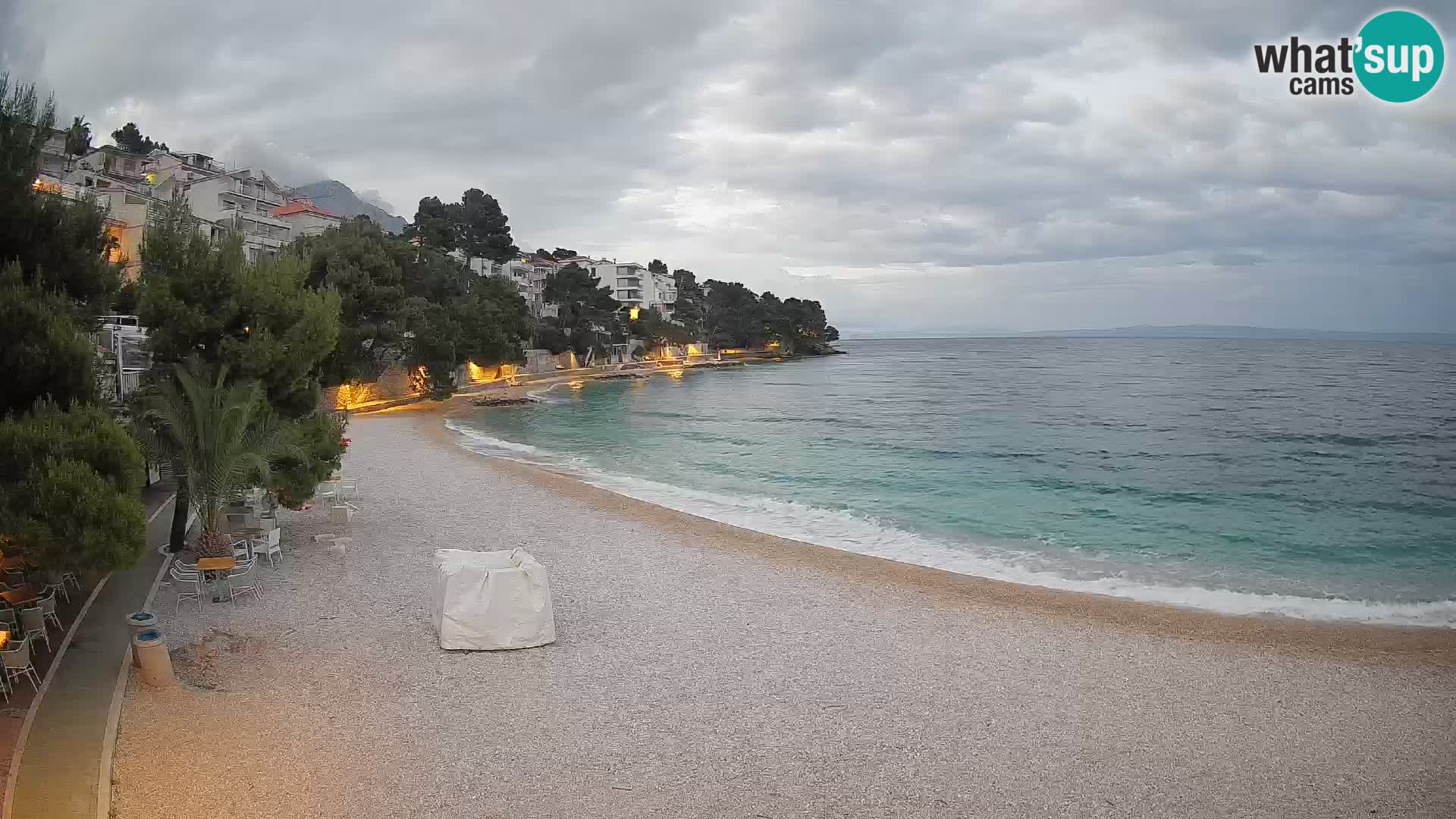 Web kamera Plaža Lučica Brela – Pogled uživo na jadransku obalu