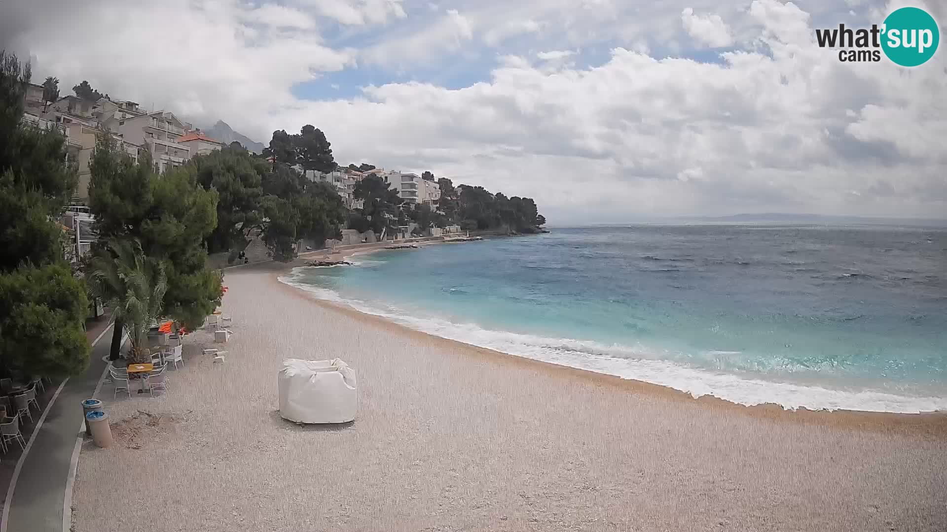 Web kamera Plaža Lučica Brela – Pogled uživo na jadransku obalu