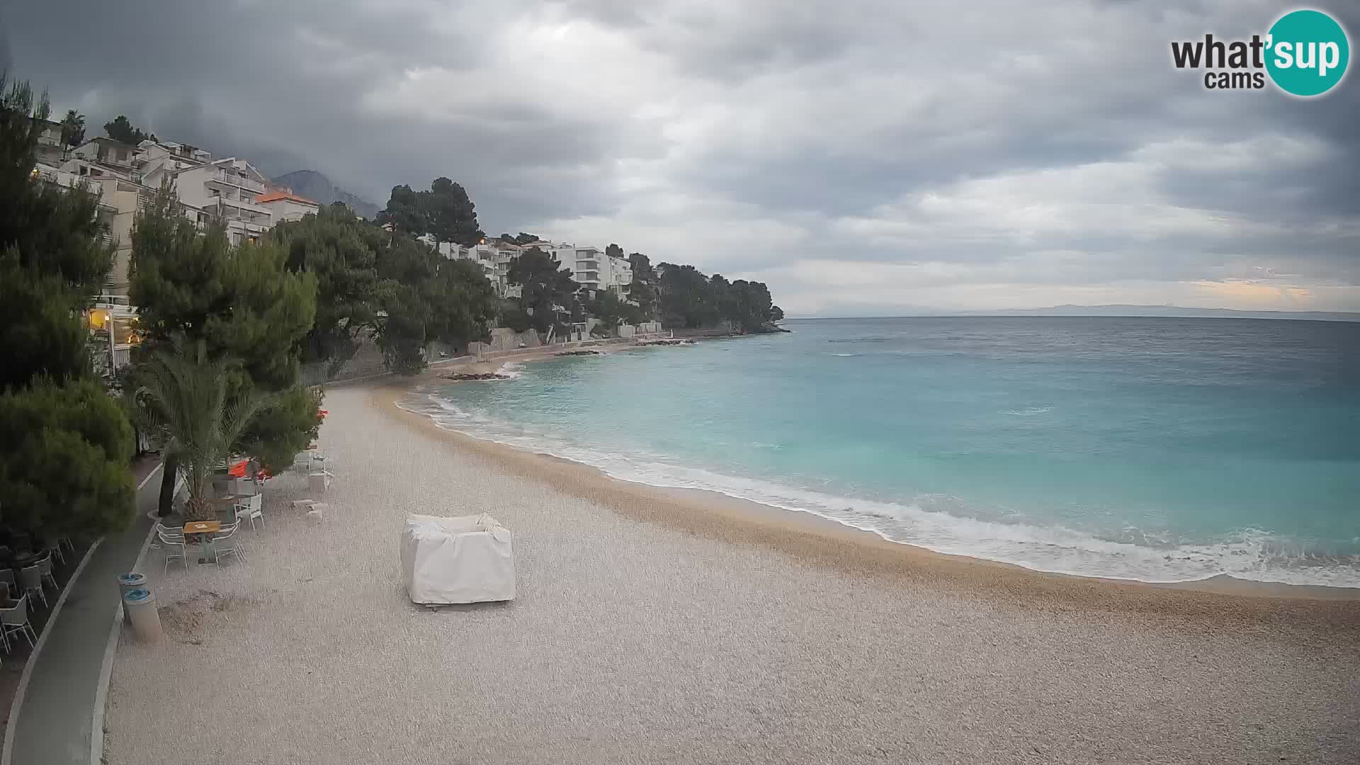 Web kamera Plaža Lučica Brela – Pogled uživo na jadransku obalu