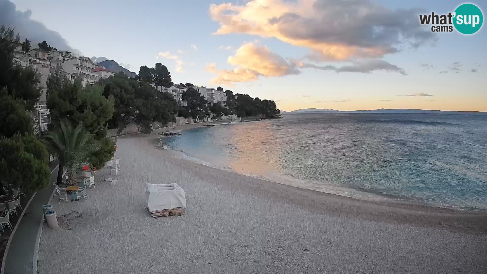 Spletna kamera Plaža Lučica Brela – Pogled v živo na Jadransko obalo