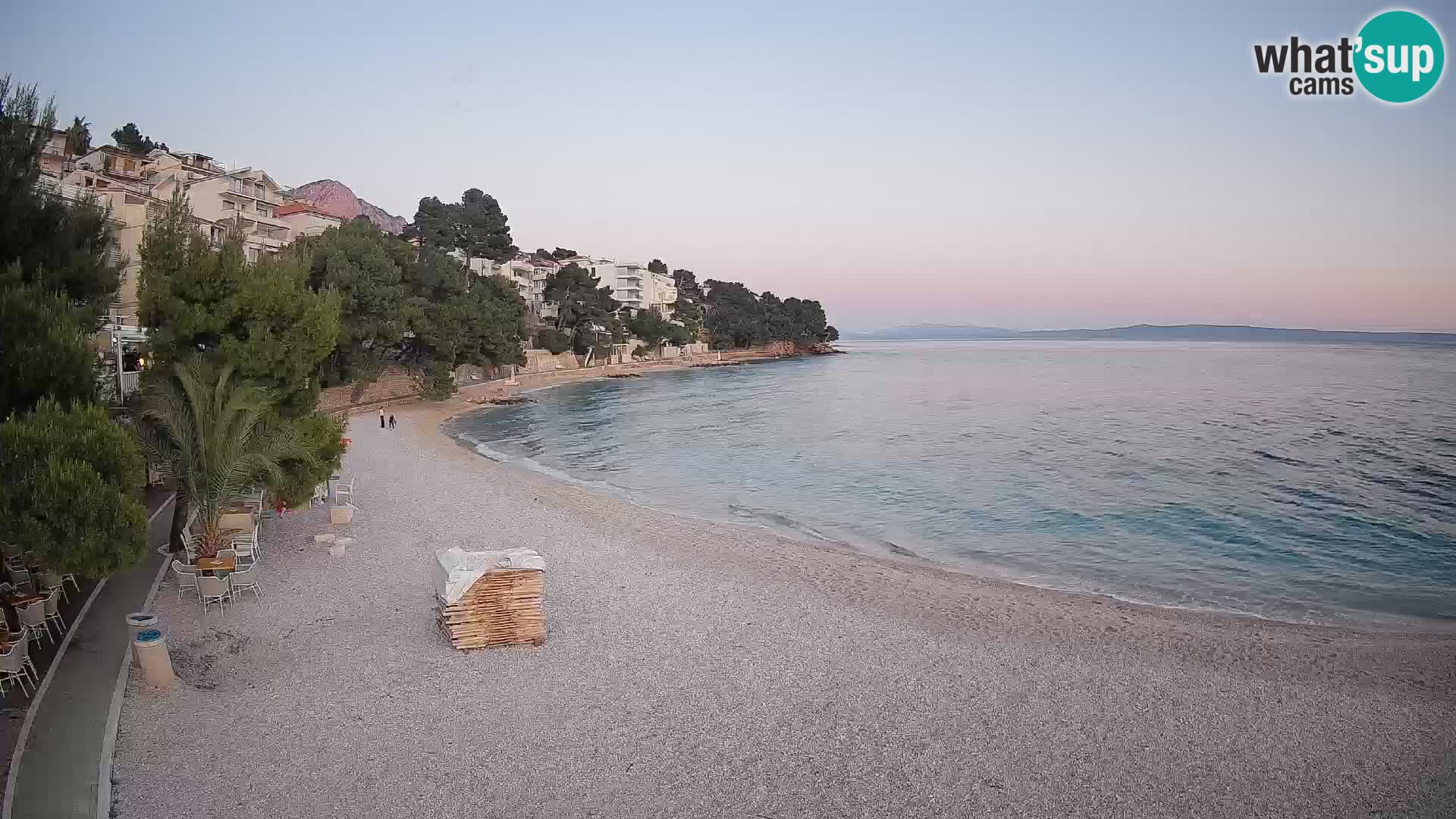 Web kamera Plaža Lučica Brela – Pogled uživo na jadransku obalu