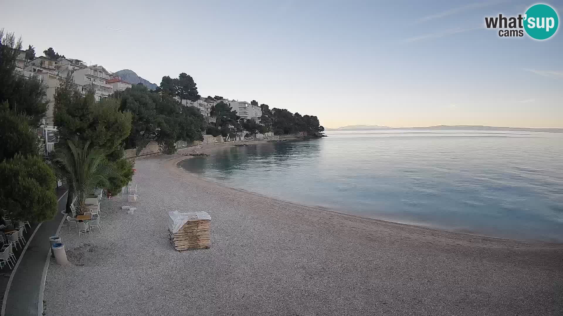 Web kamera Plaža Lučica Brela – Pogled uživo na jadransku obalu