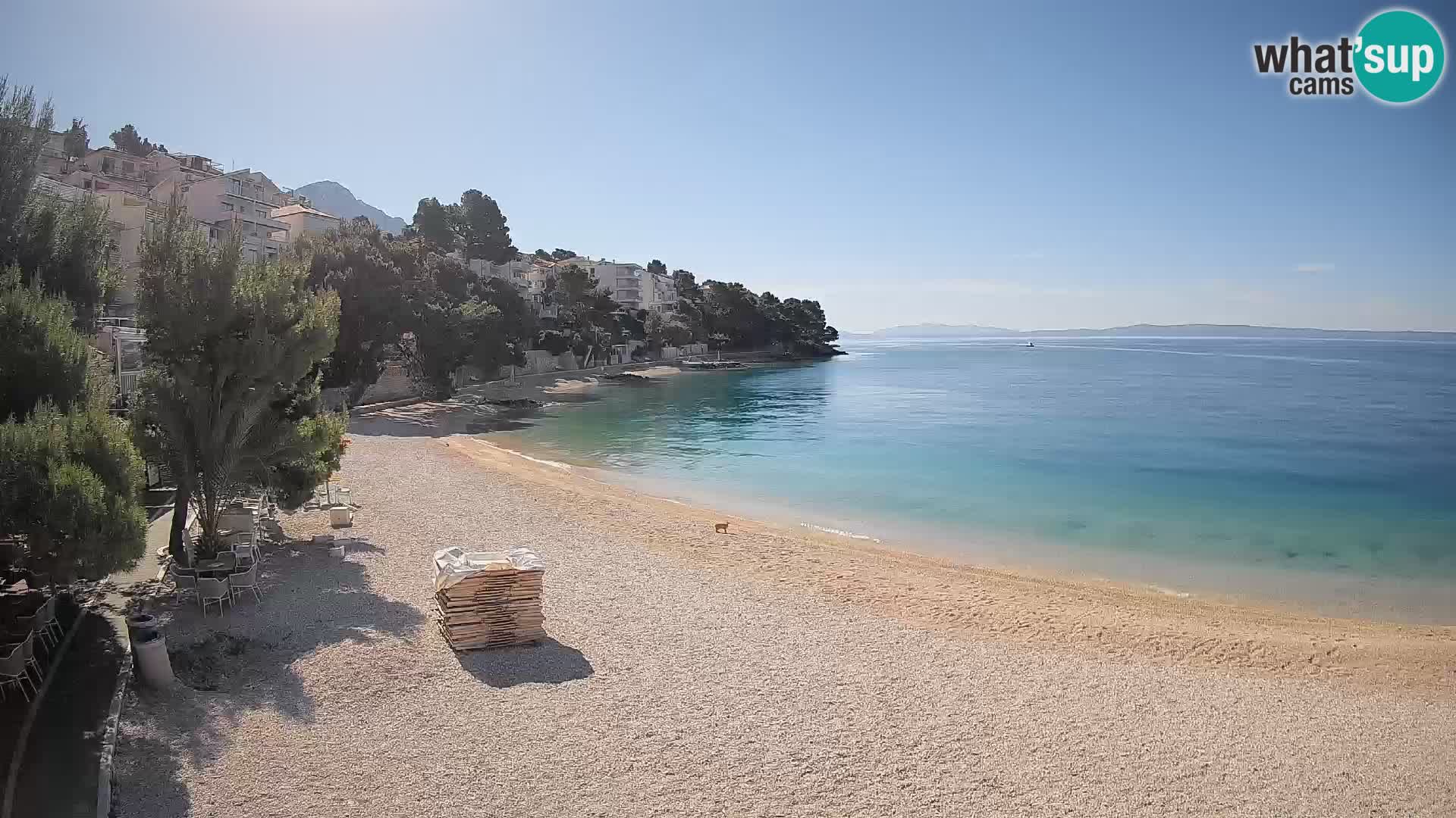 Web kamera Plaža Lučica Brela – Pogled uživo na jadransku obalu