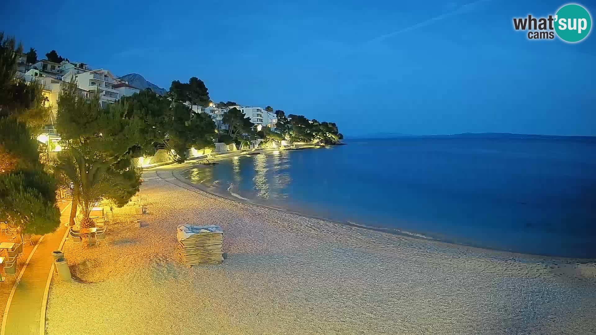 Web kamera Plaža Lučica Brela – Pogled uživo na jadransku obalu