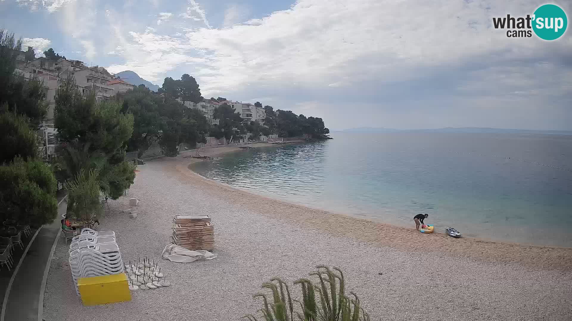 Spletna kamera Plaža Lučica Brela – Pogled v živo na Jadransko obalo