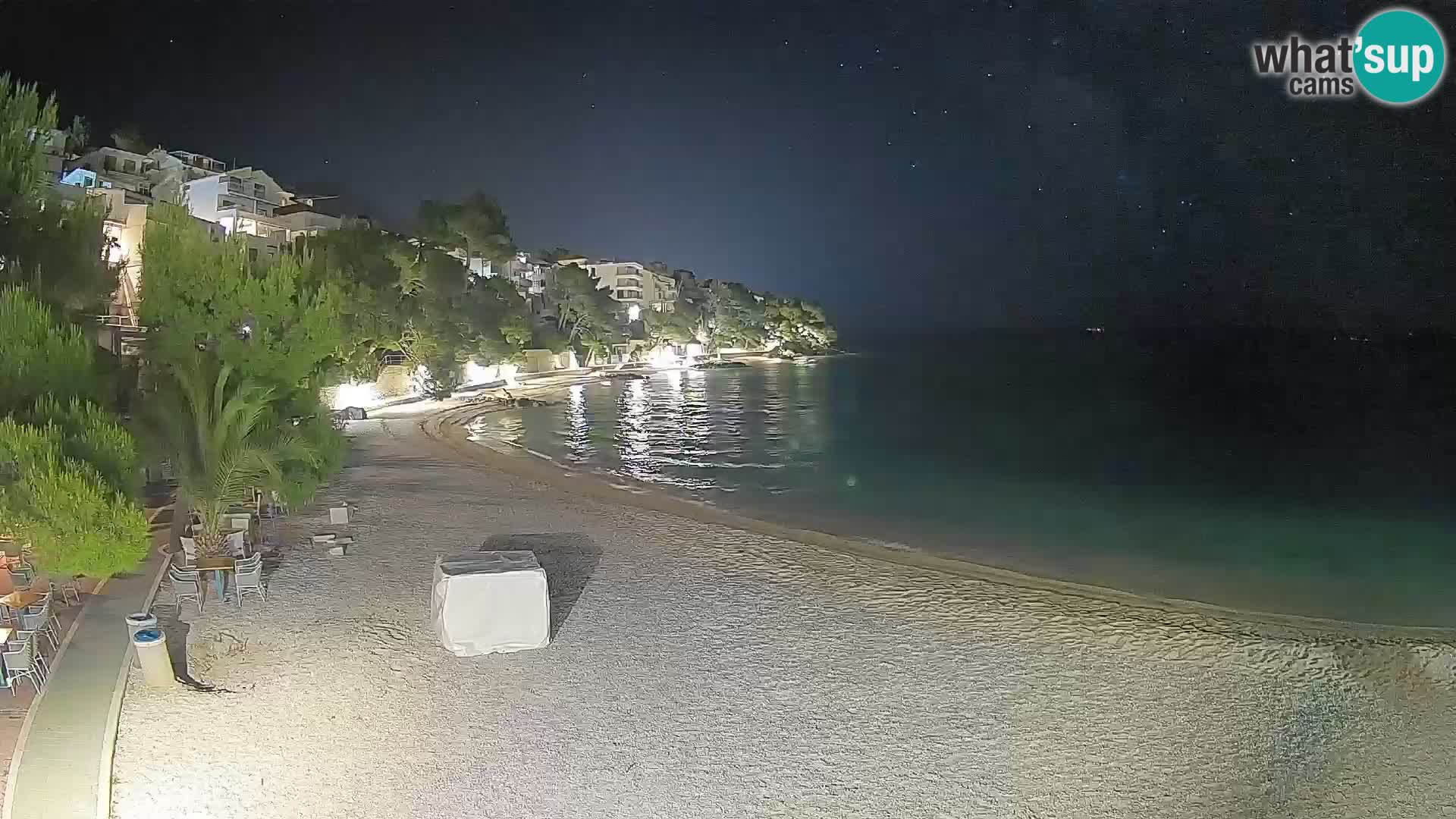 Web kamera Plaža Lučica Brela – Pogled uživo na jadransku obalu